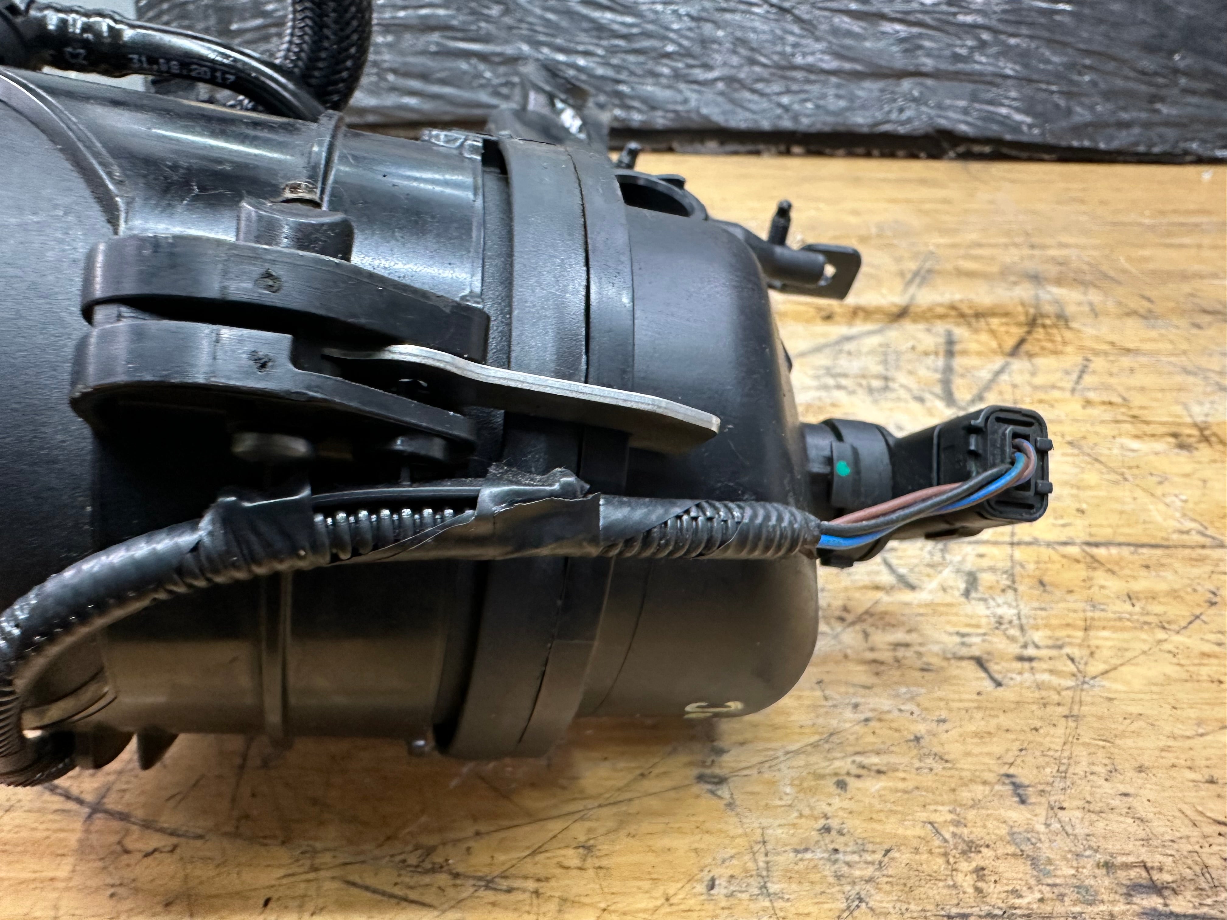 Jaguar F-Pace X761 2017–2021 2.0 Fuel Filter Housing (GX73-9D202-AE)