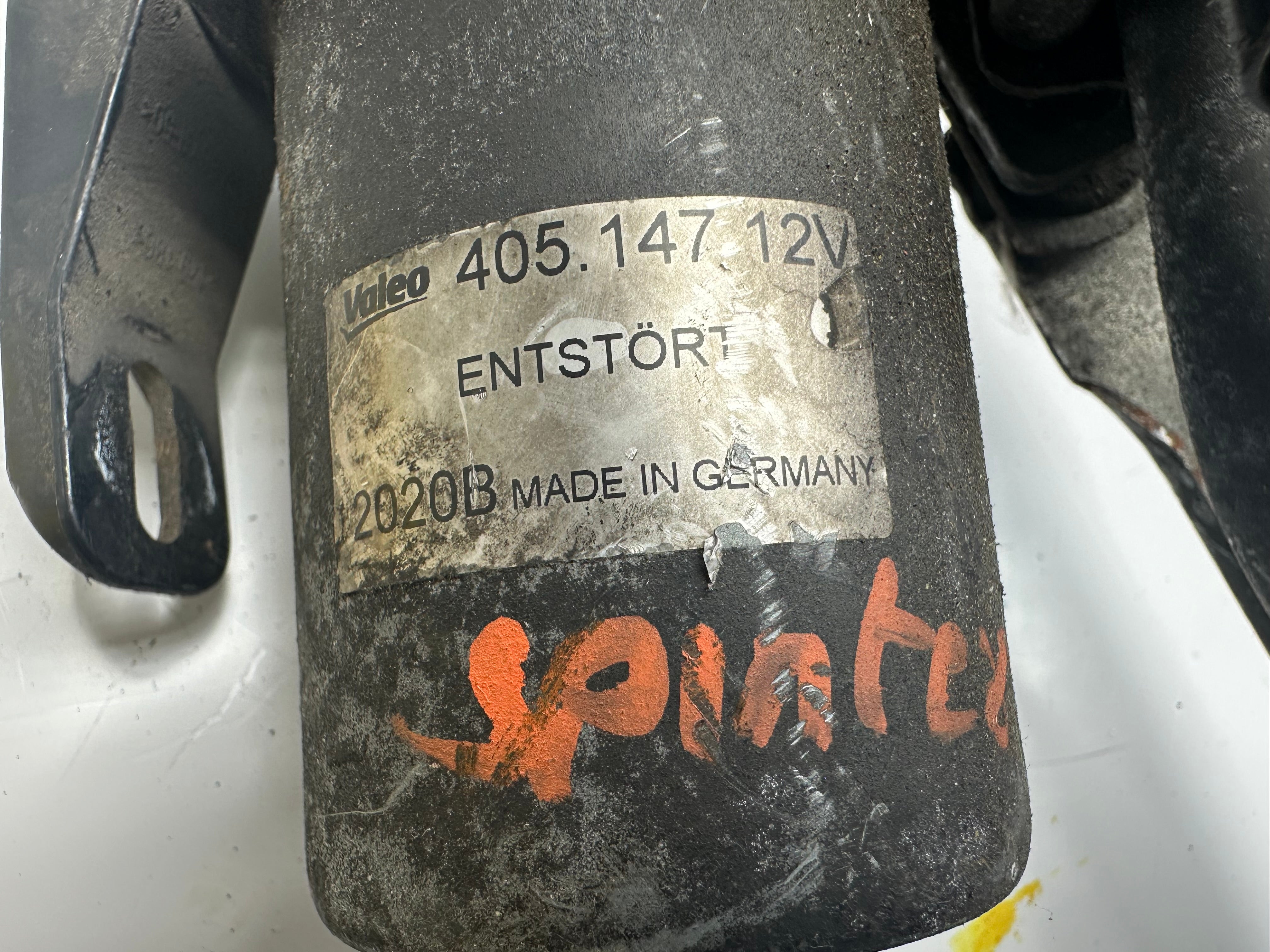 Mercedes Sprinter Front Wiper Motor & Linkage (405.147 12V)