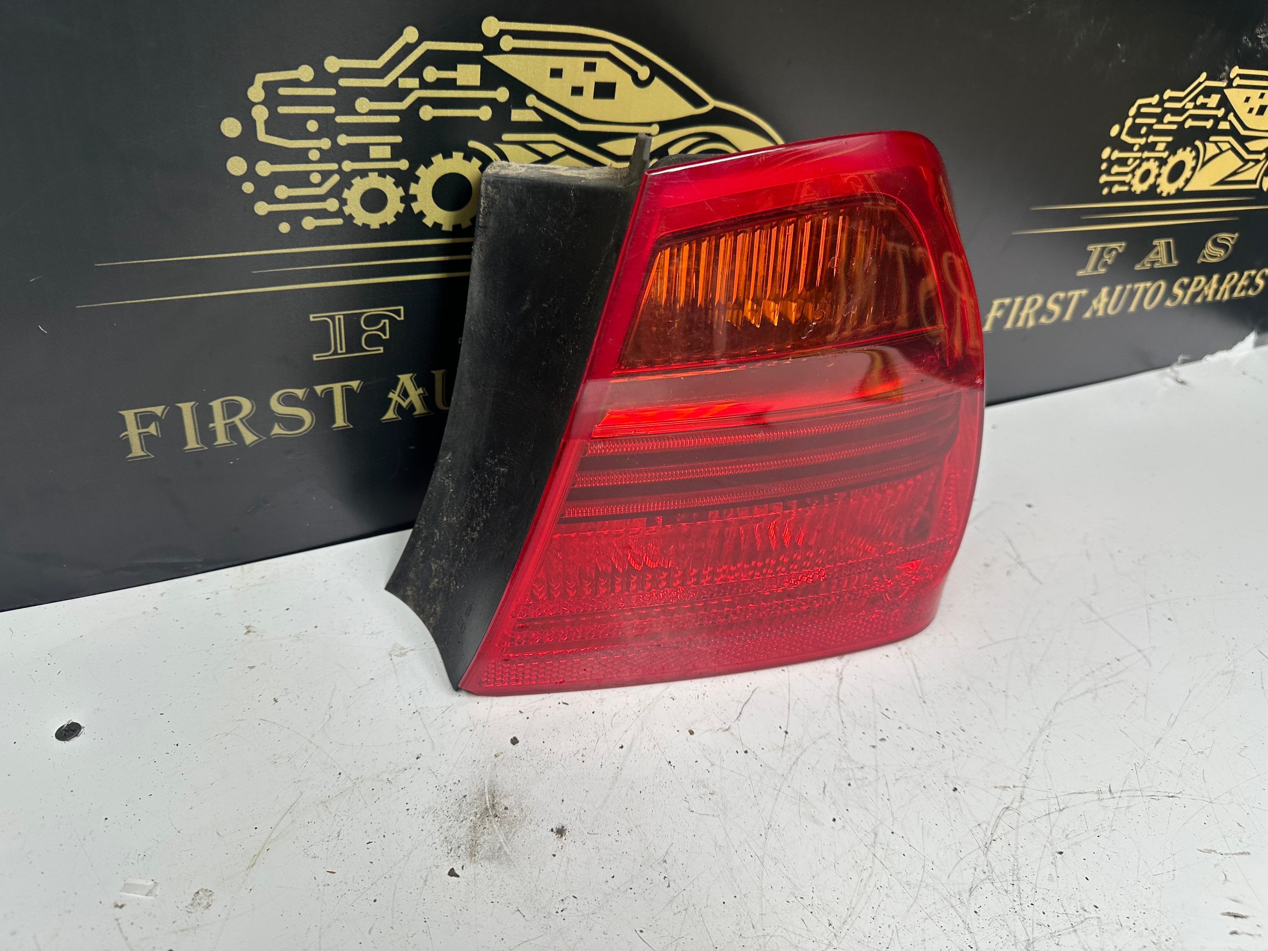 BMW 3 Series E90 E91 E93 2008 Right Rear Tail Light (276302 R)