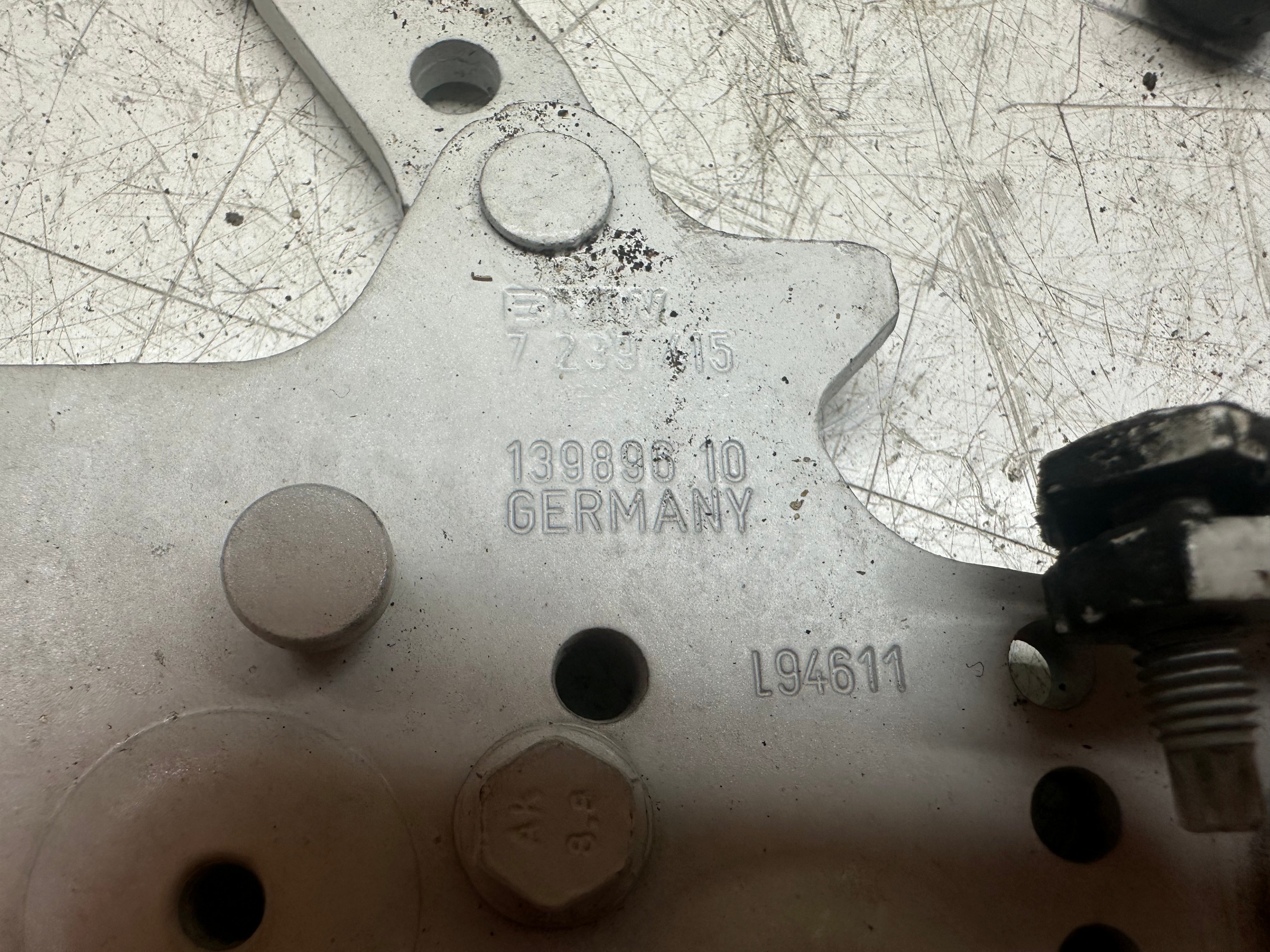 BMW 1 / 3 Series F20 F30 Pair Bonnet Hinges R&L (7239415) (7239416)