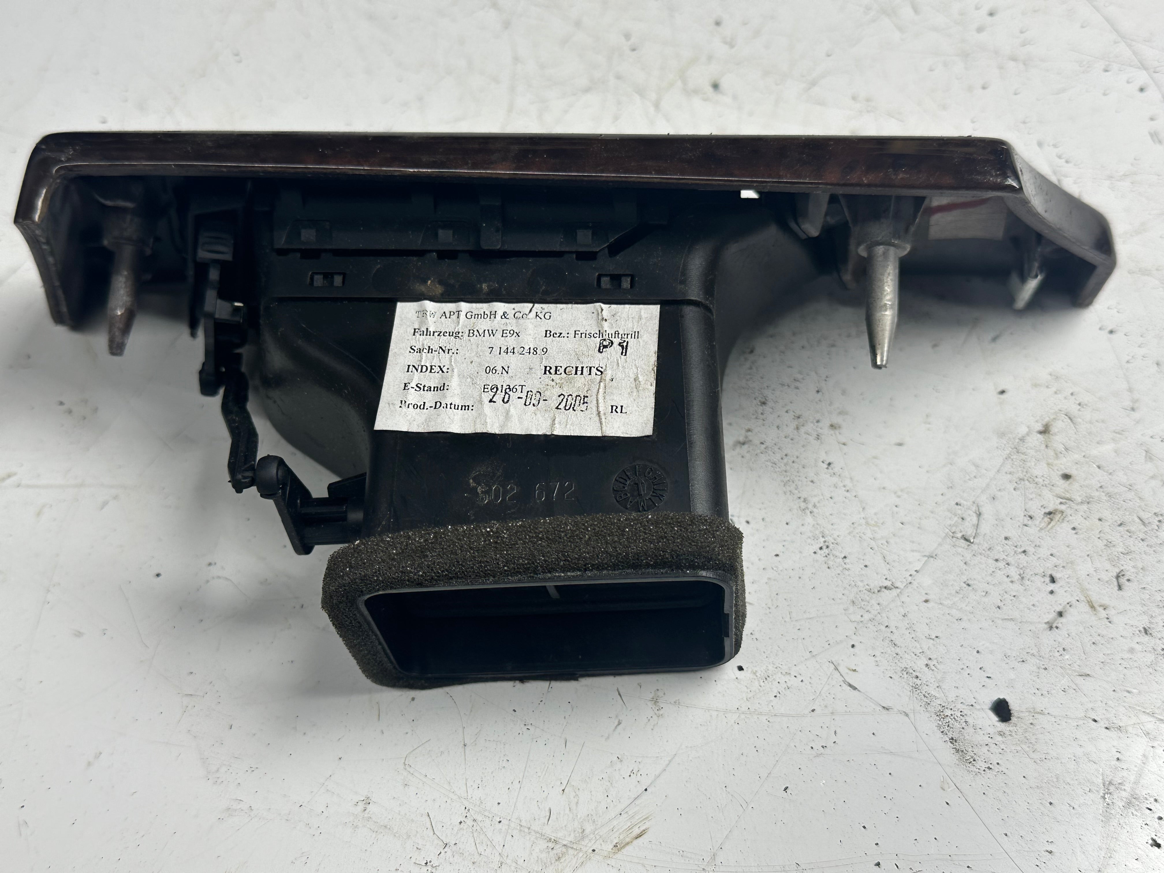 BMW E90 320i 2005 Right Trim Dash Air Grille Vent (6422 7144248 04)