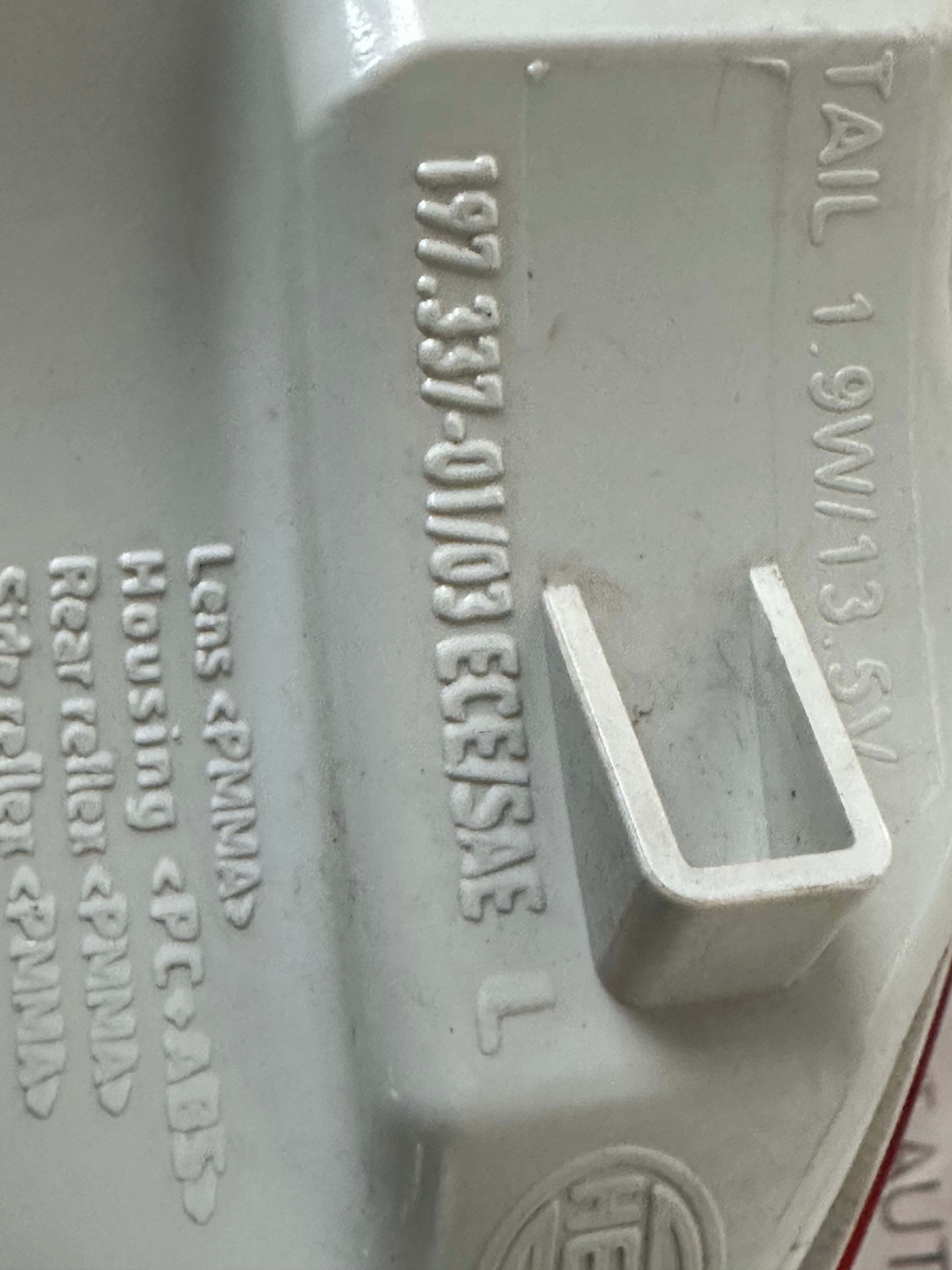 Jaguar XE 2018 MK1 Saloon Left Taillight Outer (197.337-02/03)