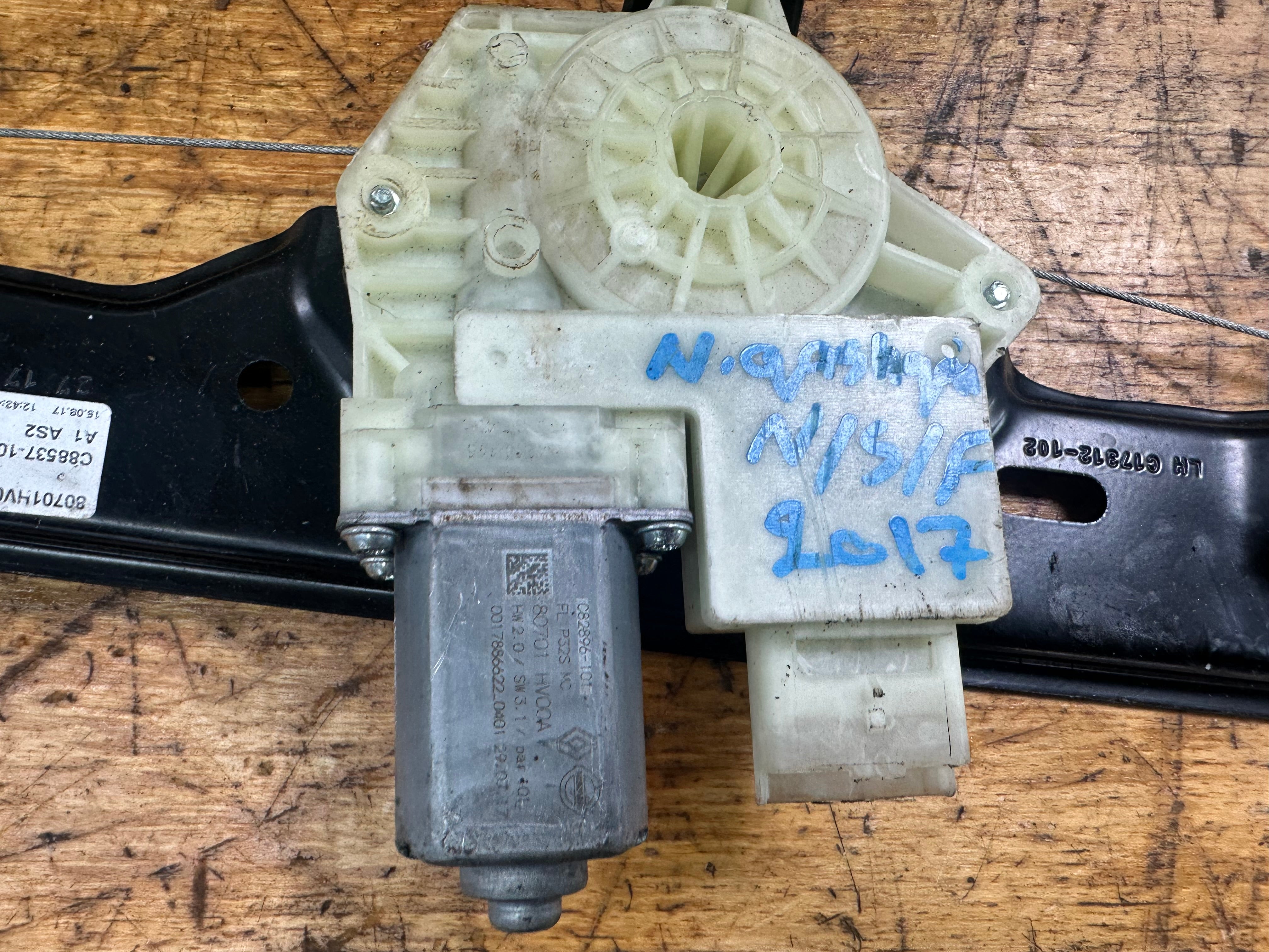 Nissan Qashqai J11 2018 Front Left N/S/F Window Regulator (80701 HV00A) (C82896-101)