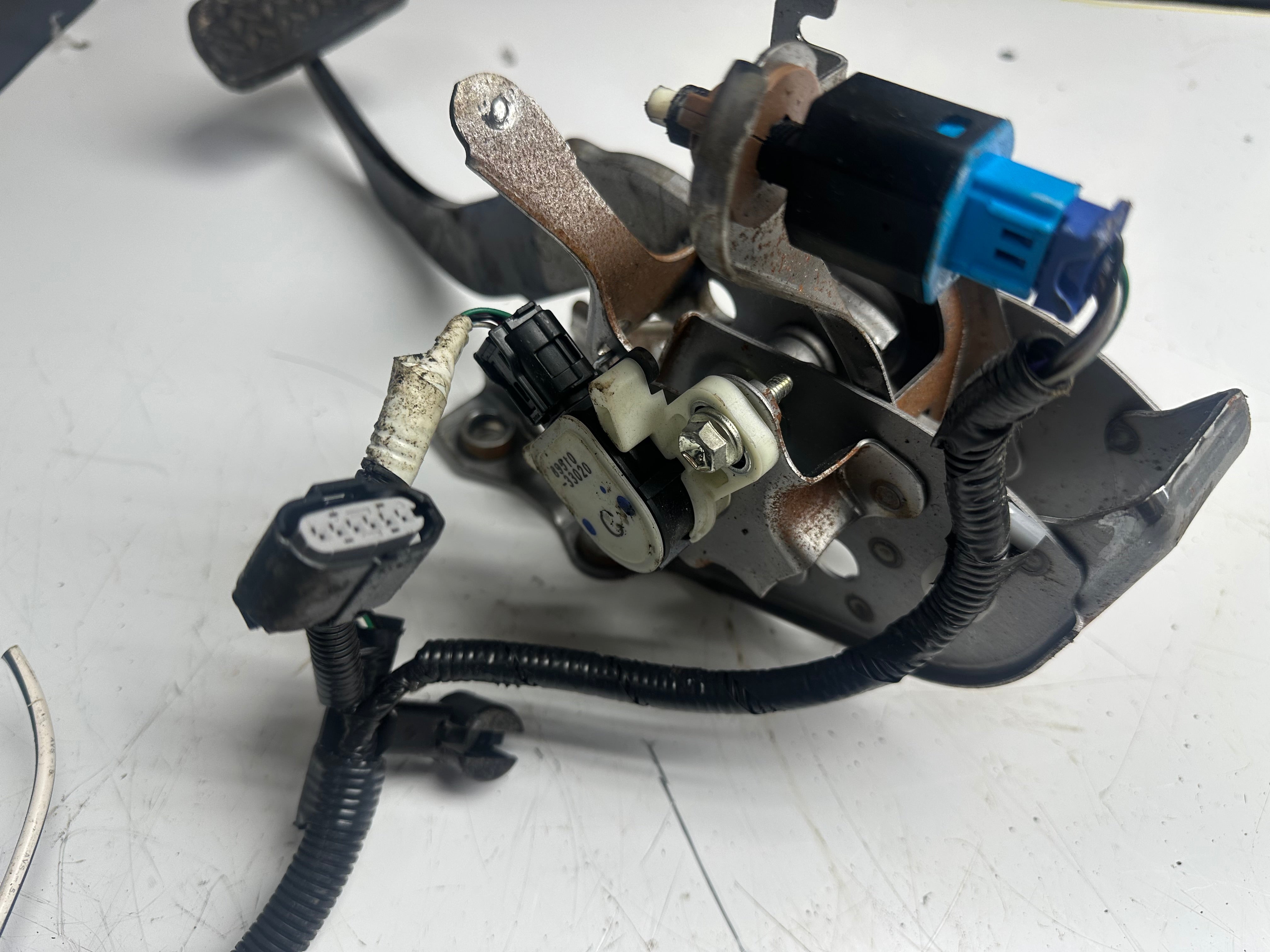 Toyota Yaris Hybrid Brake Pedal (89510-33020) (47121-52010)