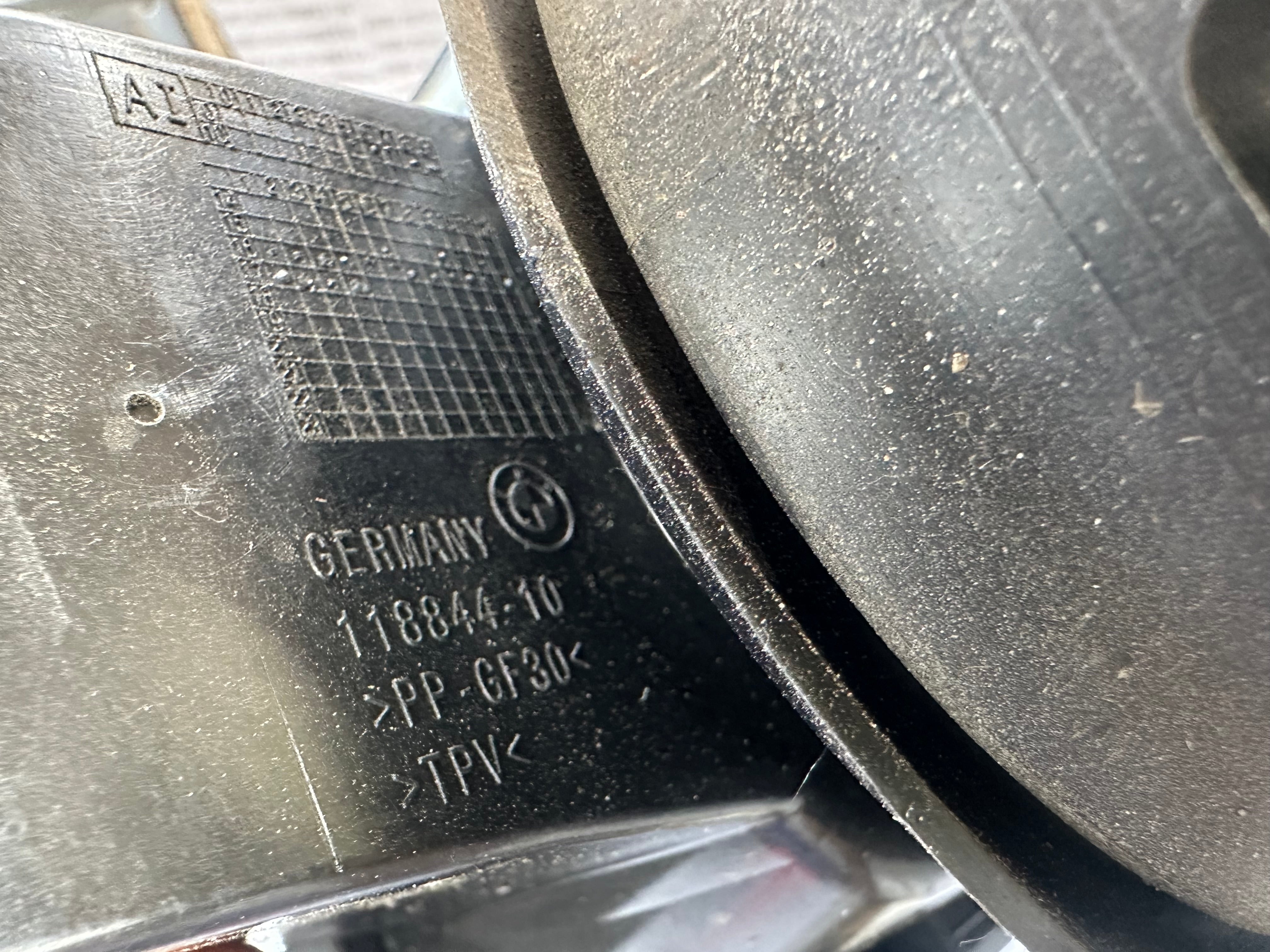 BMW 5 Series g30 Complete Fuel Filling Flap with Inner Plastics (61177387940) (118844-10) (1350775-05)