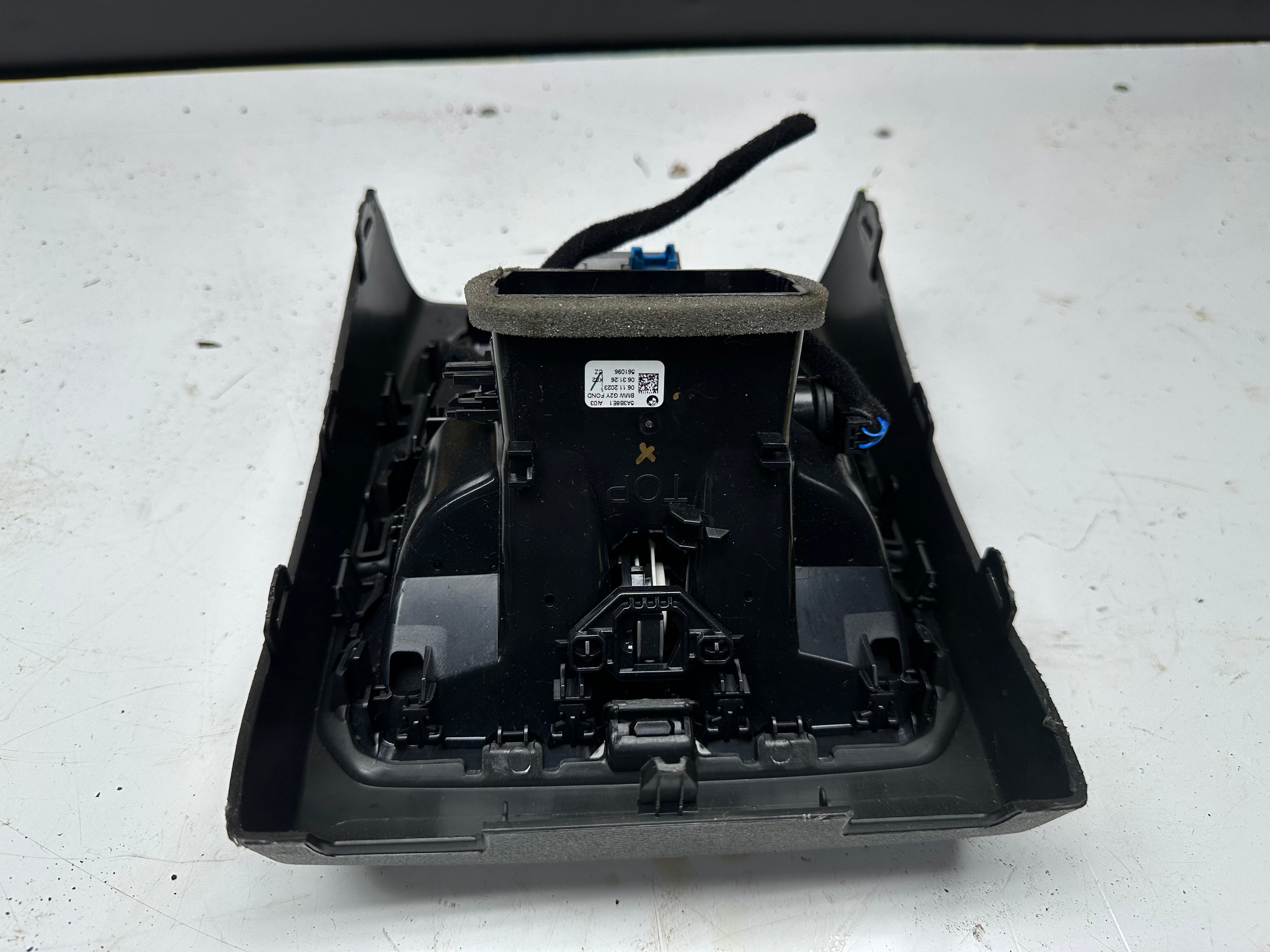 BMW i4 G26 eDrive40 Center Console Air Vent (5A3BBF4-02) (5A3B8E1) (5A84160) (6806816) (106060074C) (5116 7943079) (12784312)