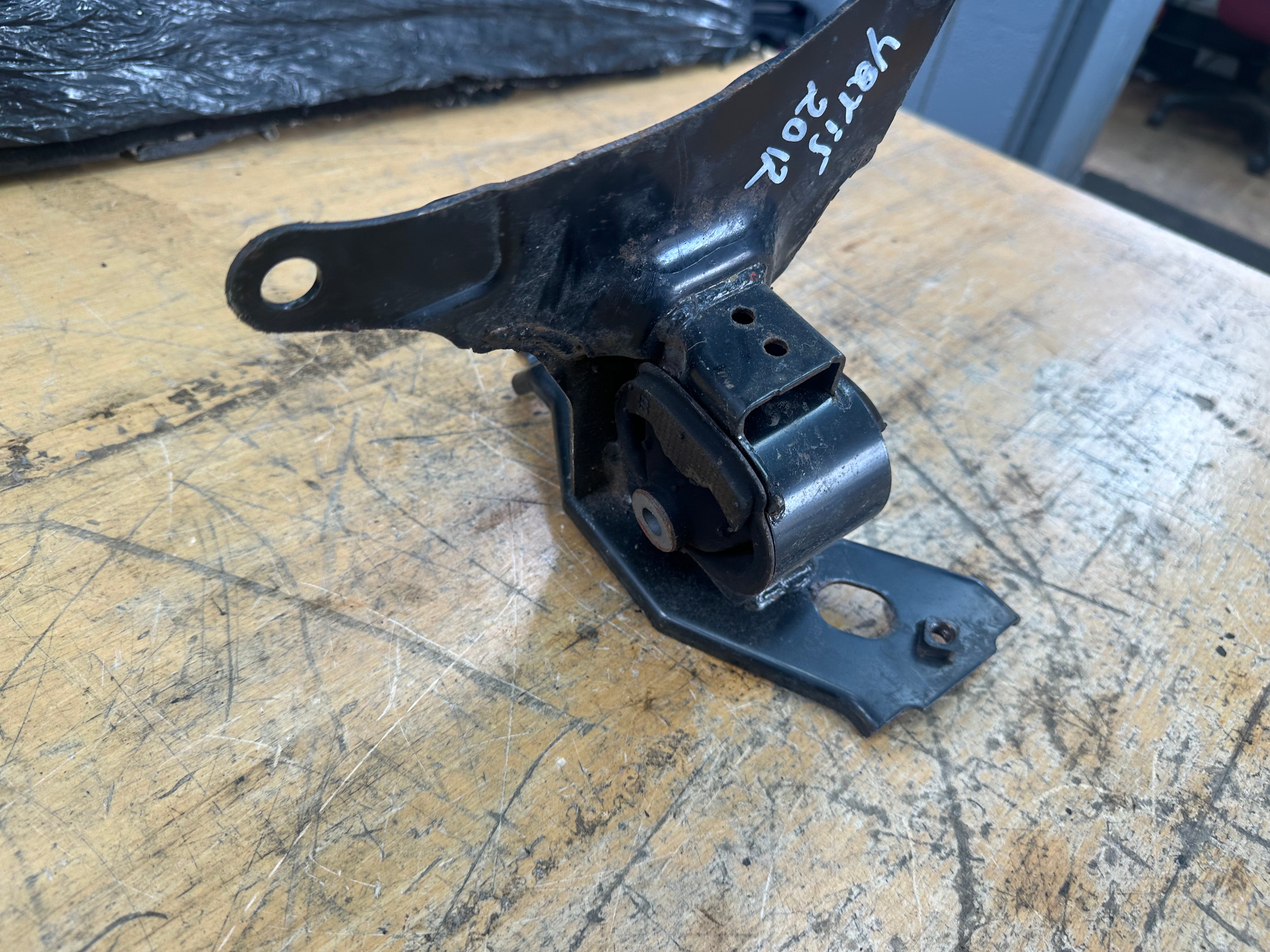 Toyota Yaris 2012-2017 Mk3 Passenger Left Front Engine Mount