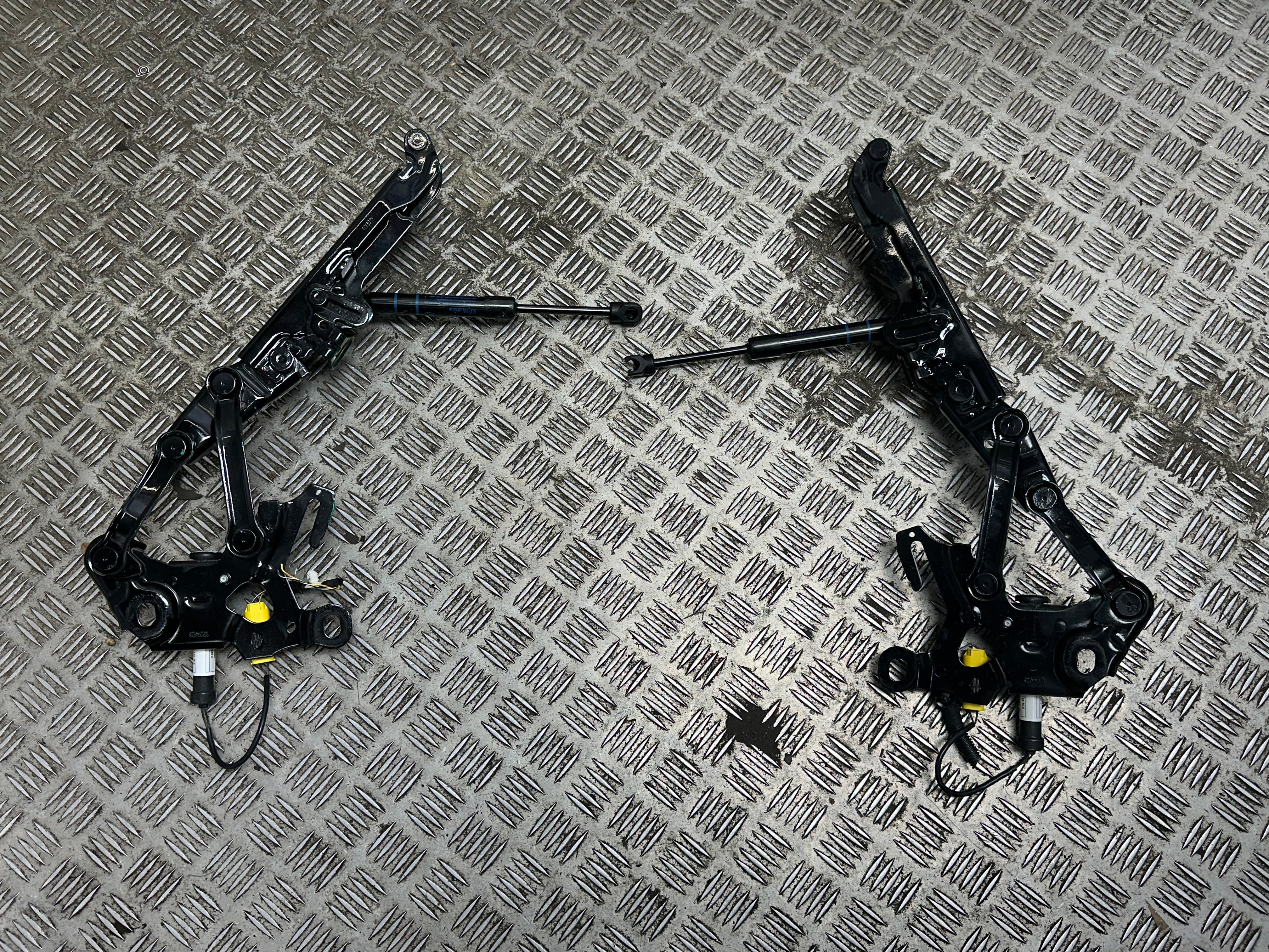 BMW 5 Series G30/G31 & 7 Series G11/G12 Right & Left Headlight Mounting Bracket