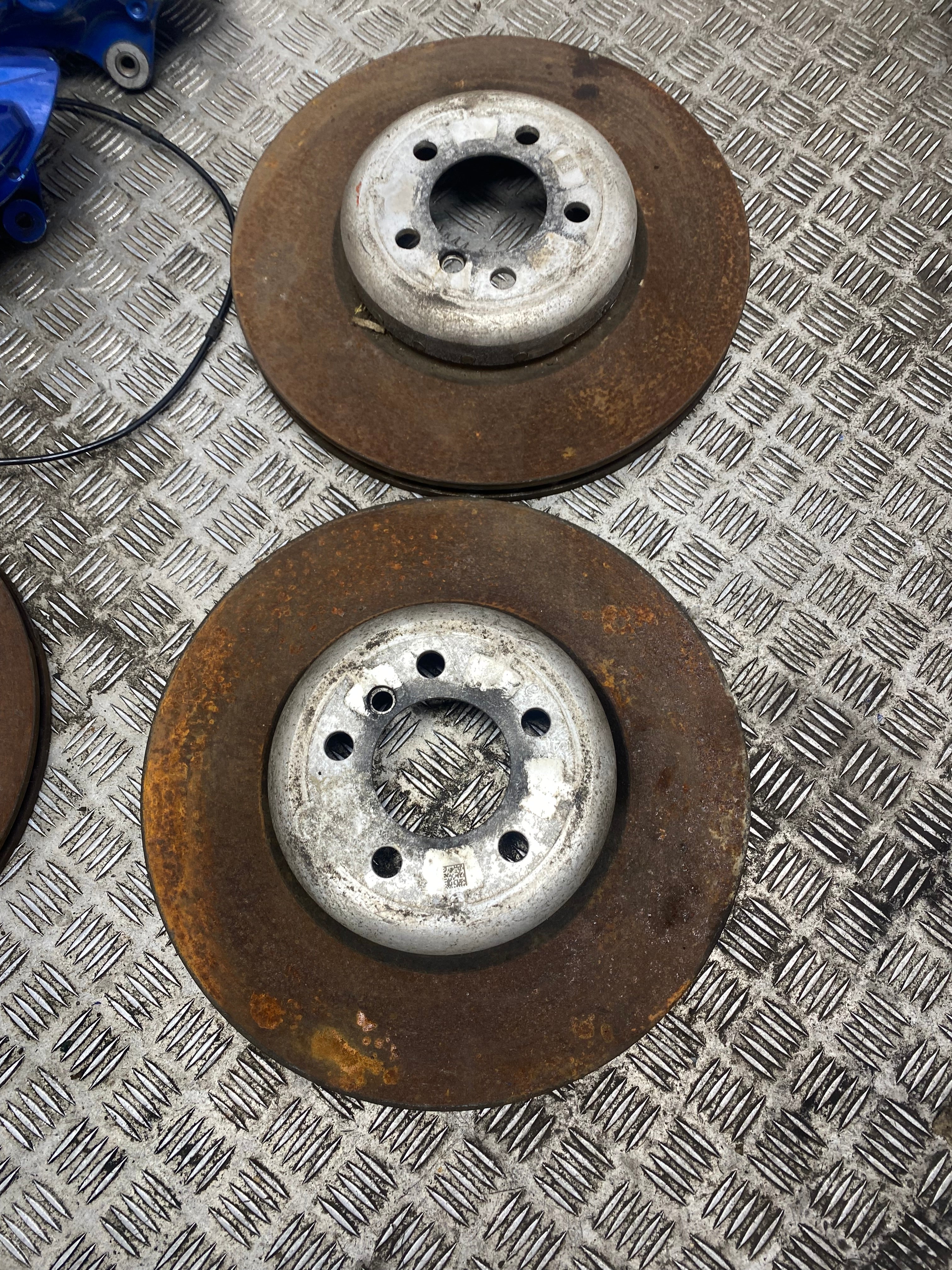 BMW 1 Series/2 Series/3 Series/4 Series M Sport Brake Caliper Set & Brake Discs – F20/F22/F30/F32/F33/F36 – 2012–2019 (6799465 / 6799461)
