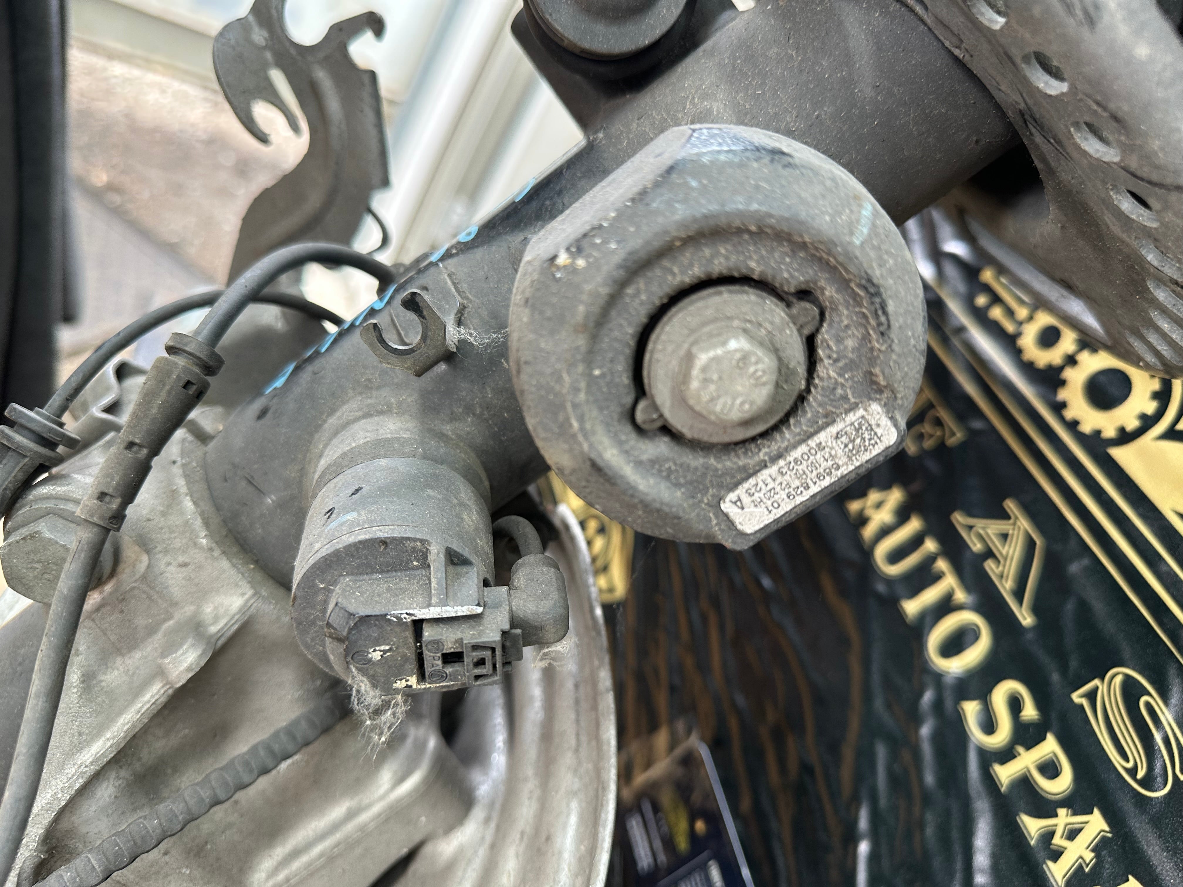 BMW 3 2019–24 Left Side Front Suspension Leg Complete M Sport (6891169 / 10817611)