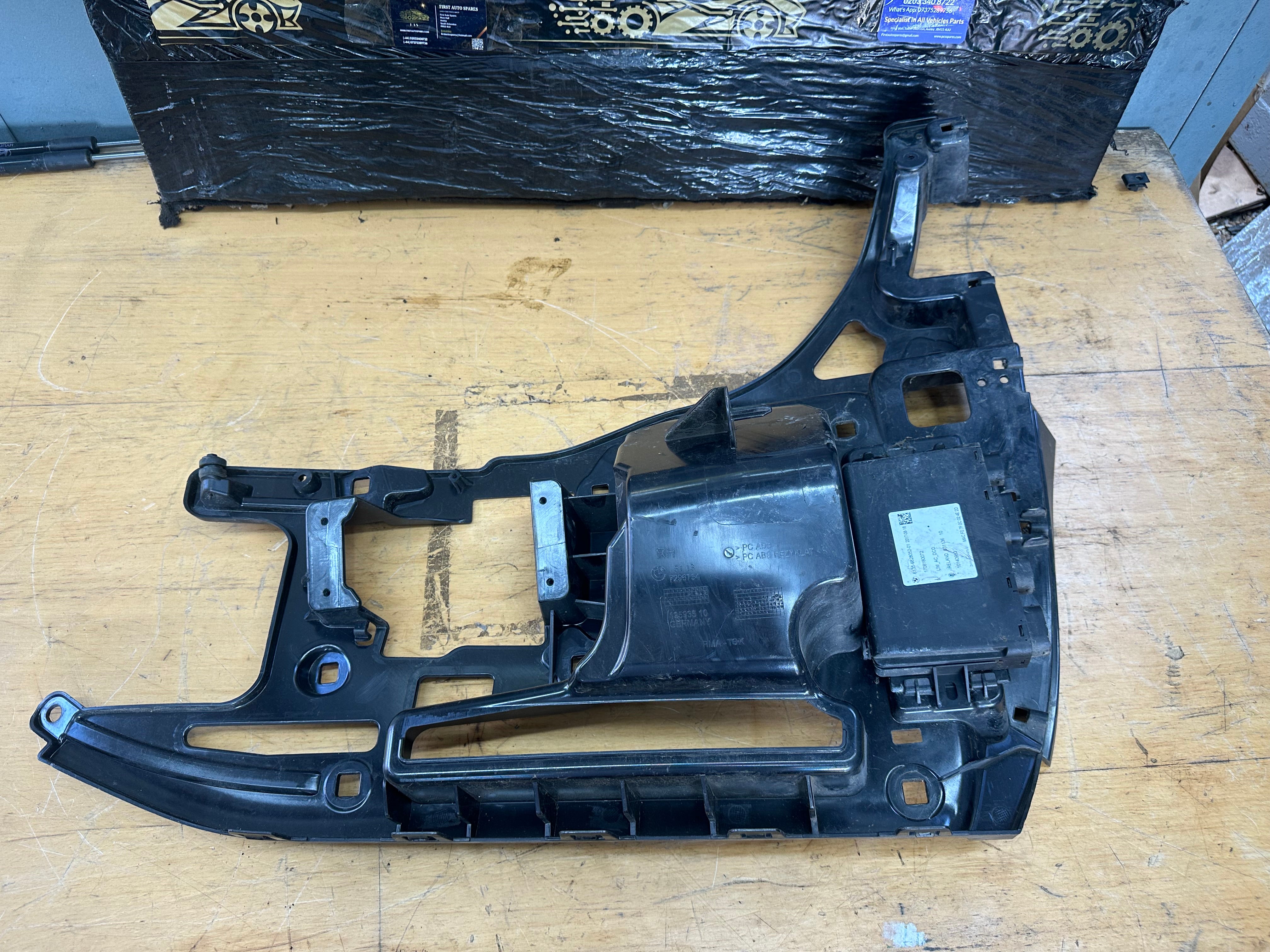 BMW i3 Panel Bracket Rear Right Support Panel Mounting (7296754)