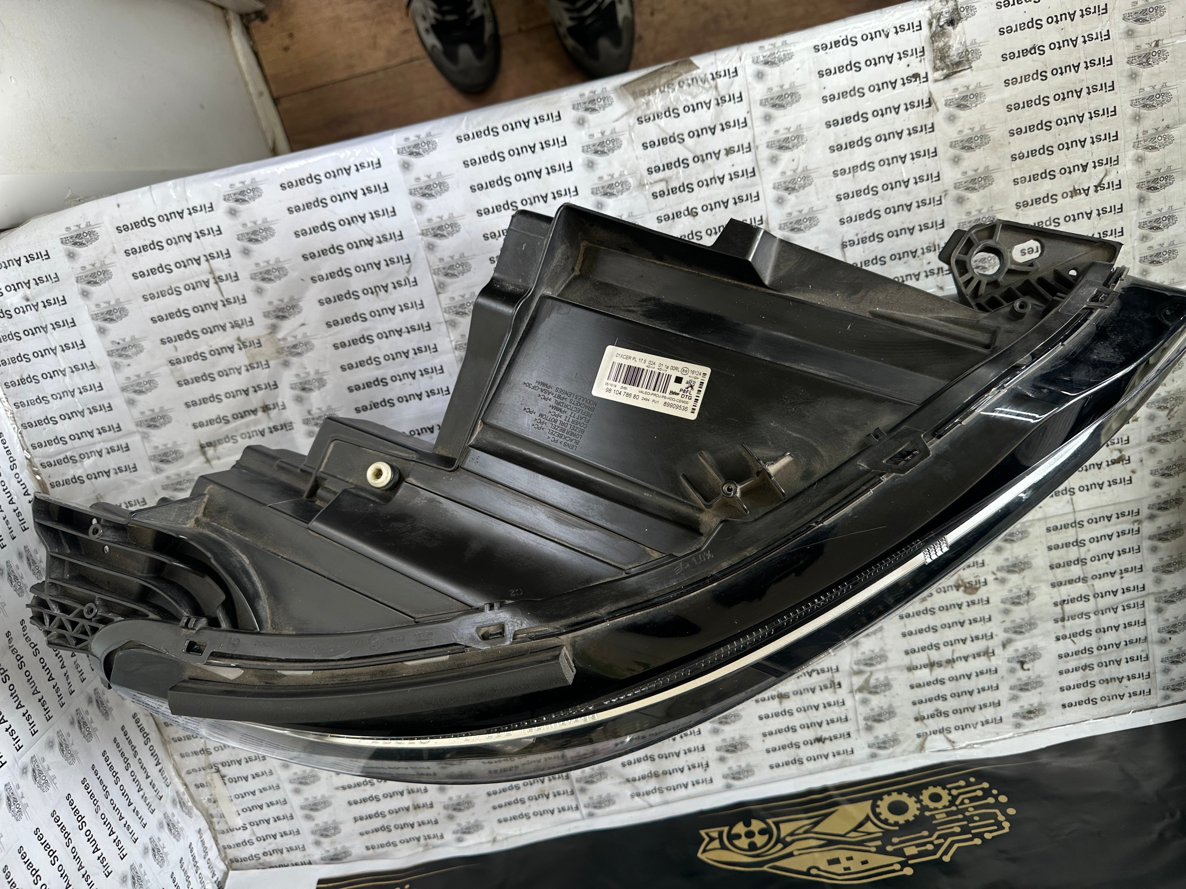 Peugeot 3008 5008 2017–2020 Right LED Headlight (89909536)