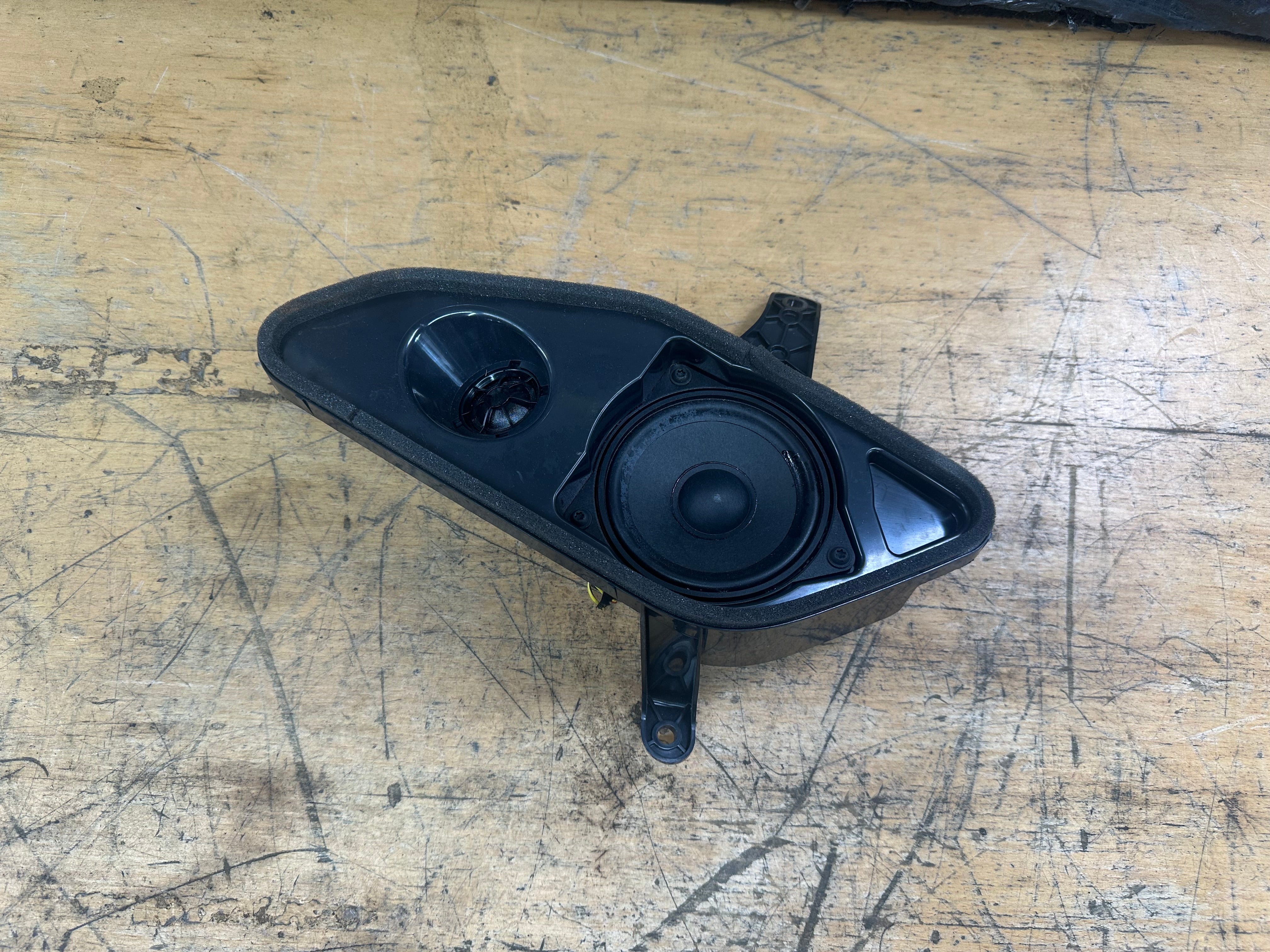 BMW X5 G05 2019 Rear Right Door Speaker (2622517) (6809632) (2622520)