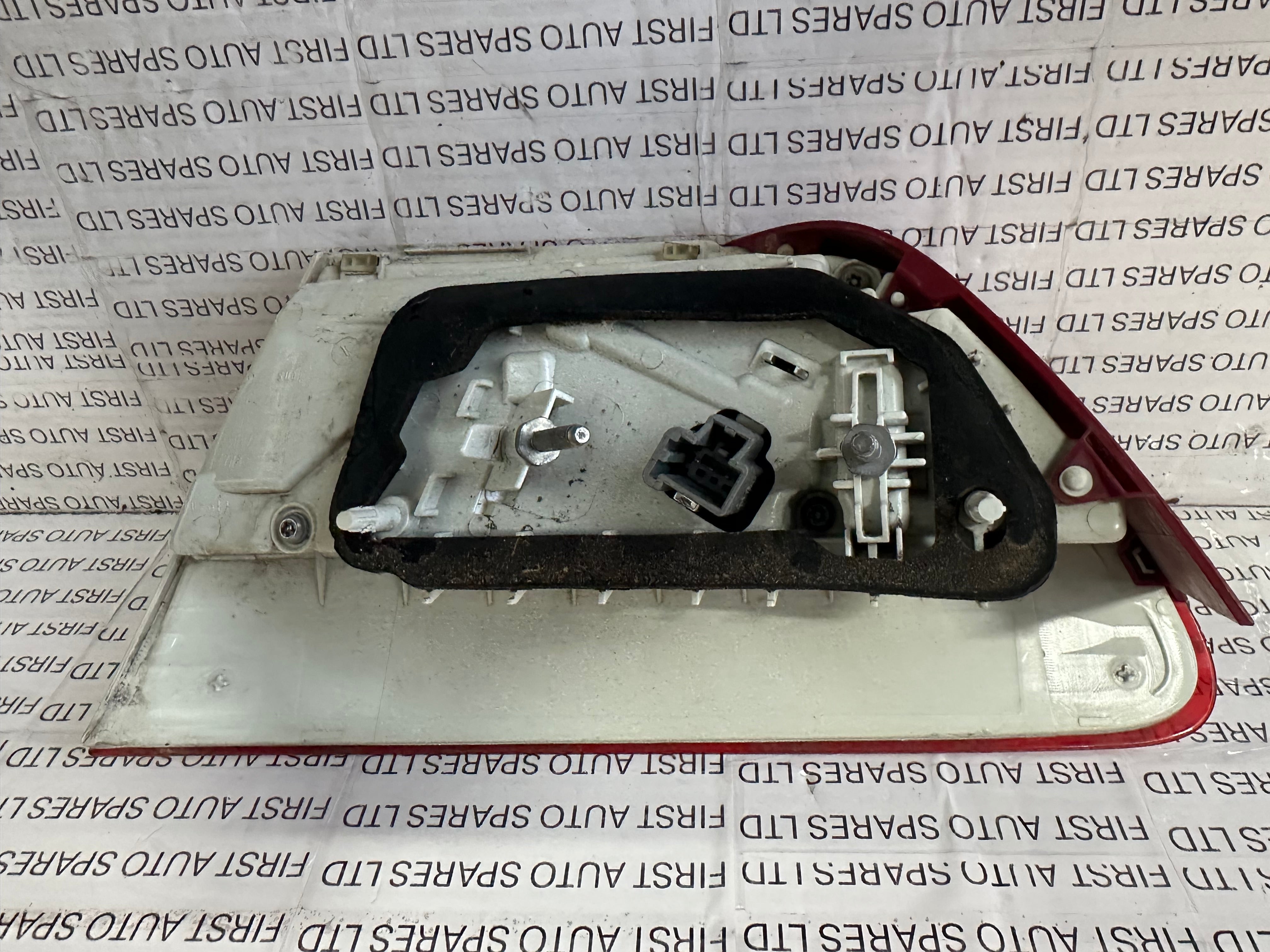 Jaguar XE 2018 Left Rear Tail Light (197 339-01)