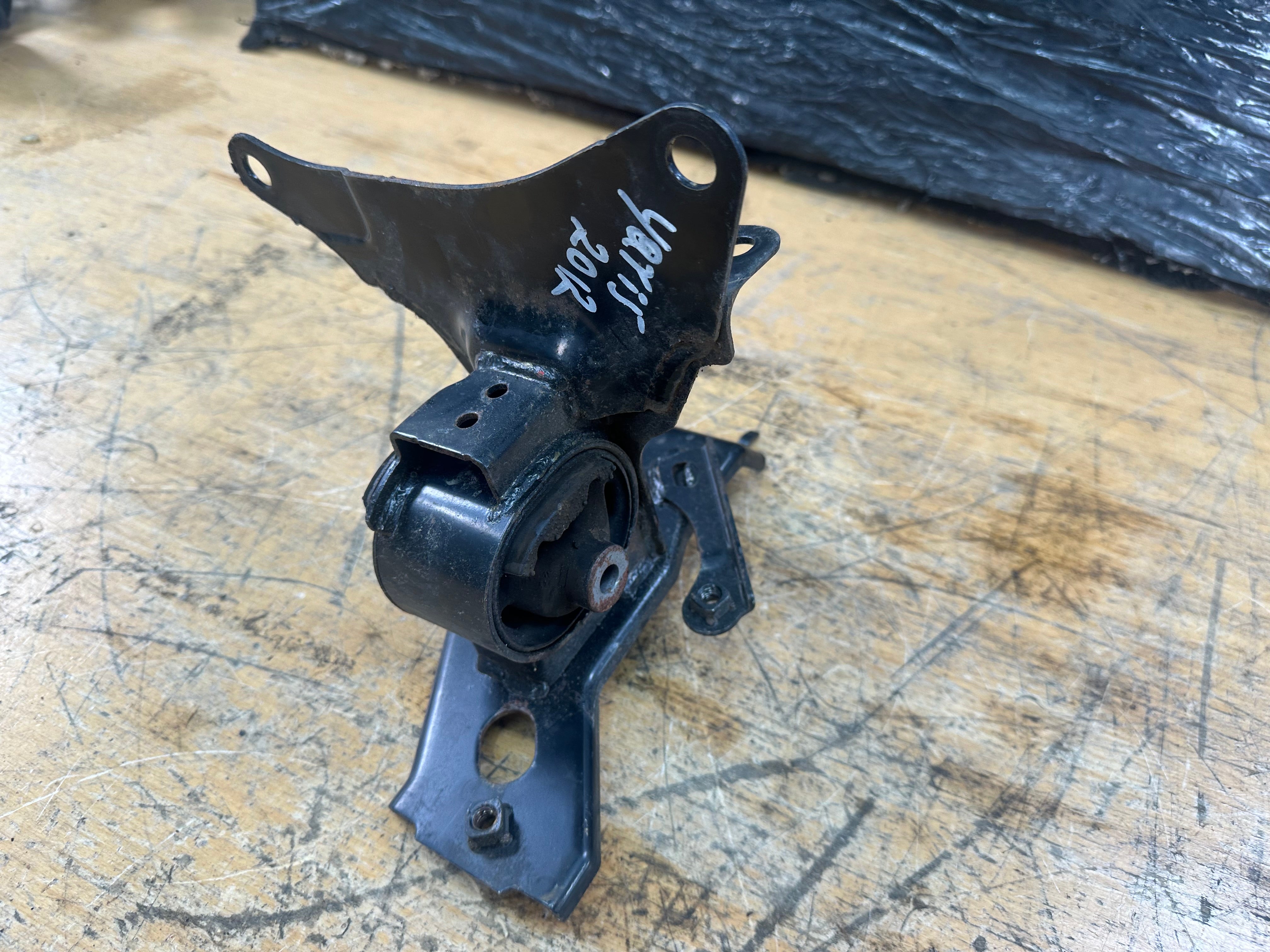 Toyota Yaris 2012-2017 Mk3 Passenger Left Front Engine Mount