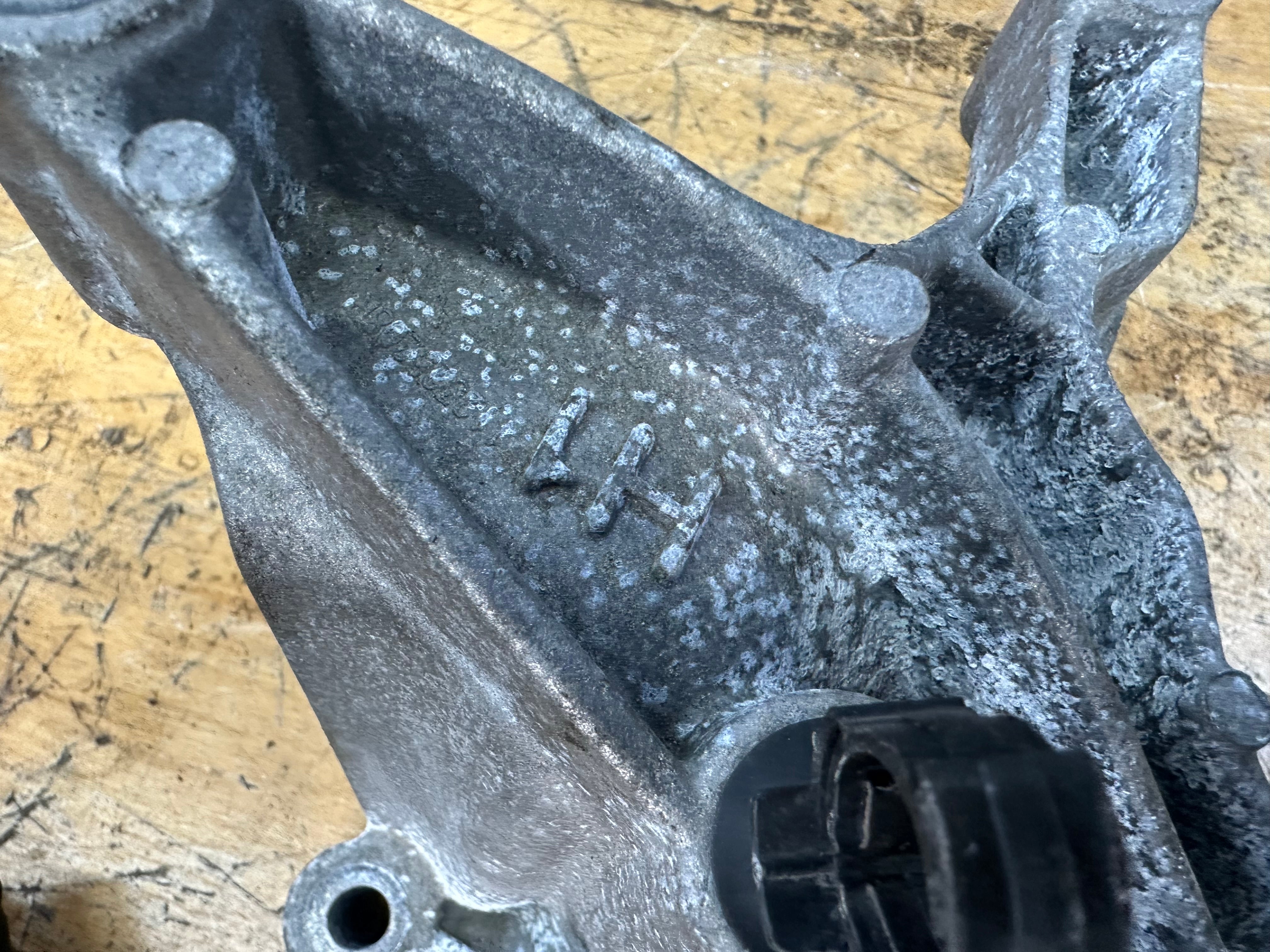 Nissan Juke MK2 2019–2023 Right Driver's Side Engine Mount Bracket