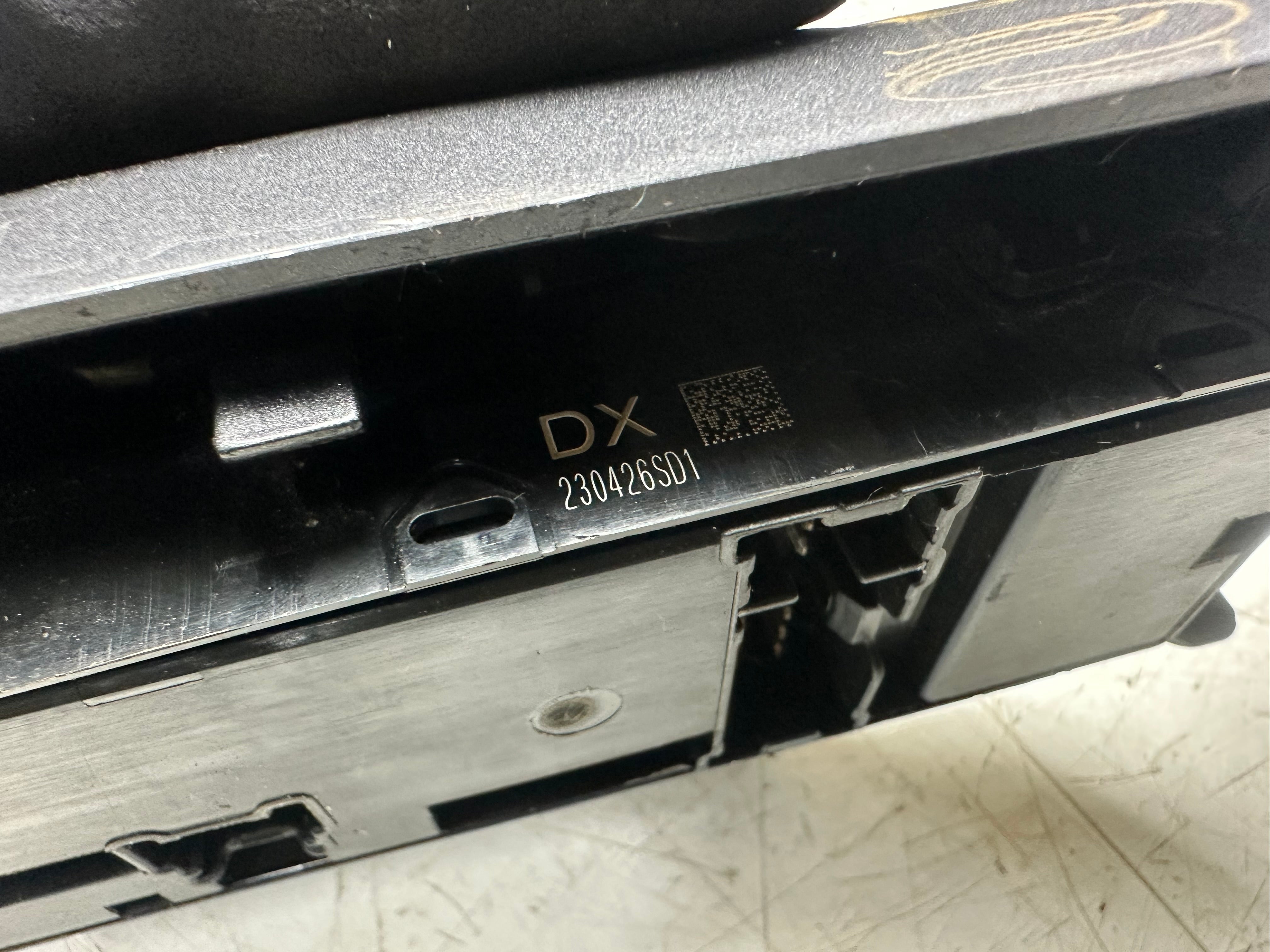 Nissan Juke F16 2021 Front Right Driver Side Window Switch (25570-5RA1A)