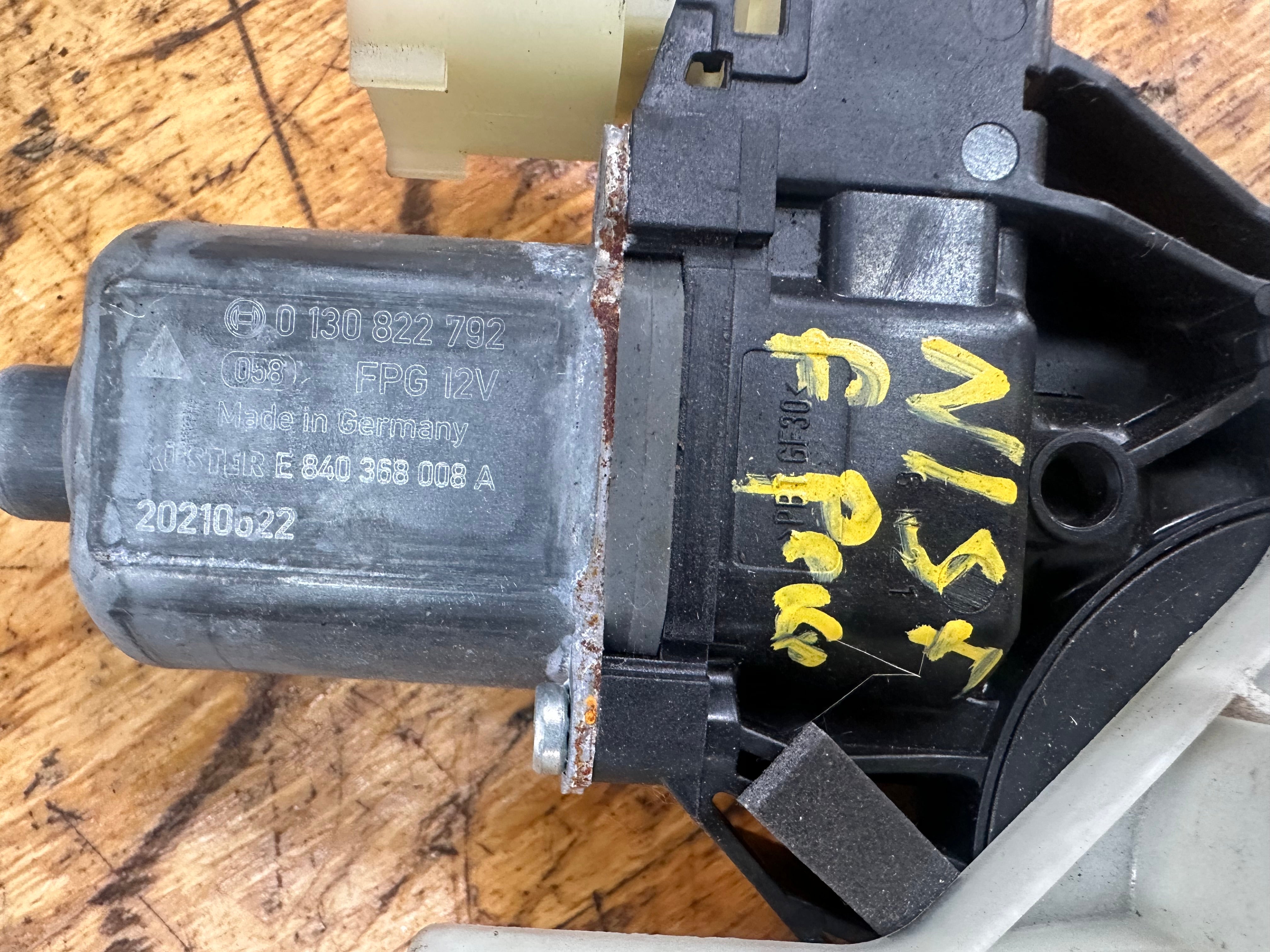 Land Rover F-Pace Front Left N/S/F Window Regulator (0130822792) (840368008)