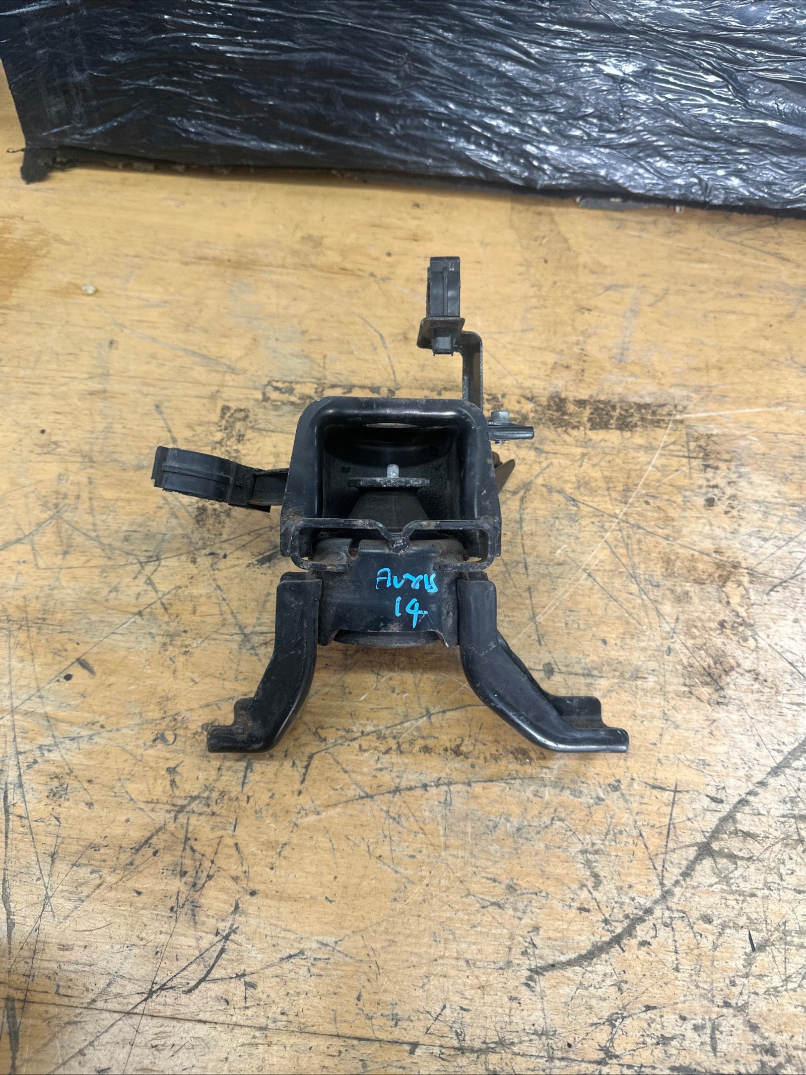 Toyota Auris 2014 Engine Mount Right Driver’s Side