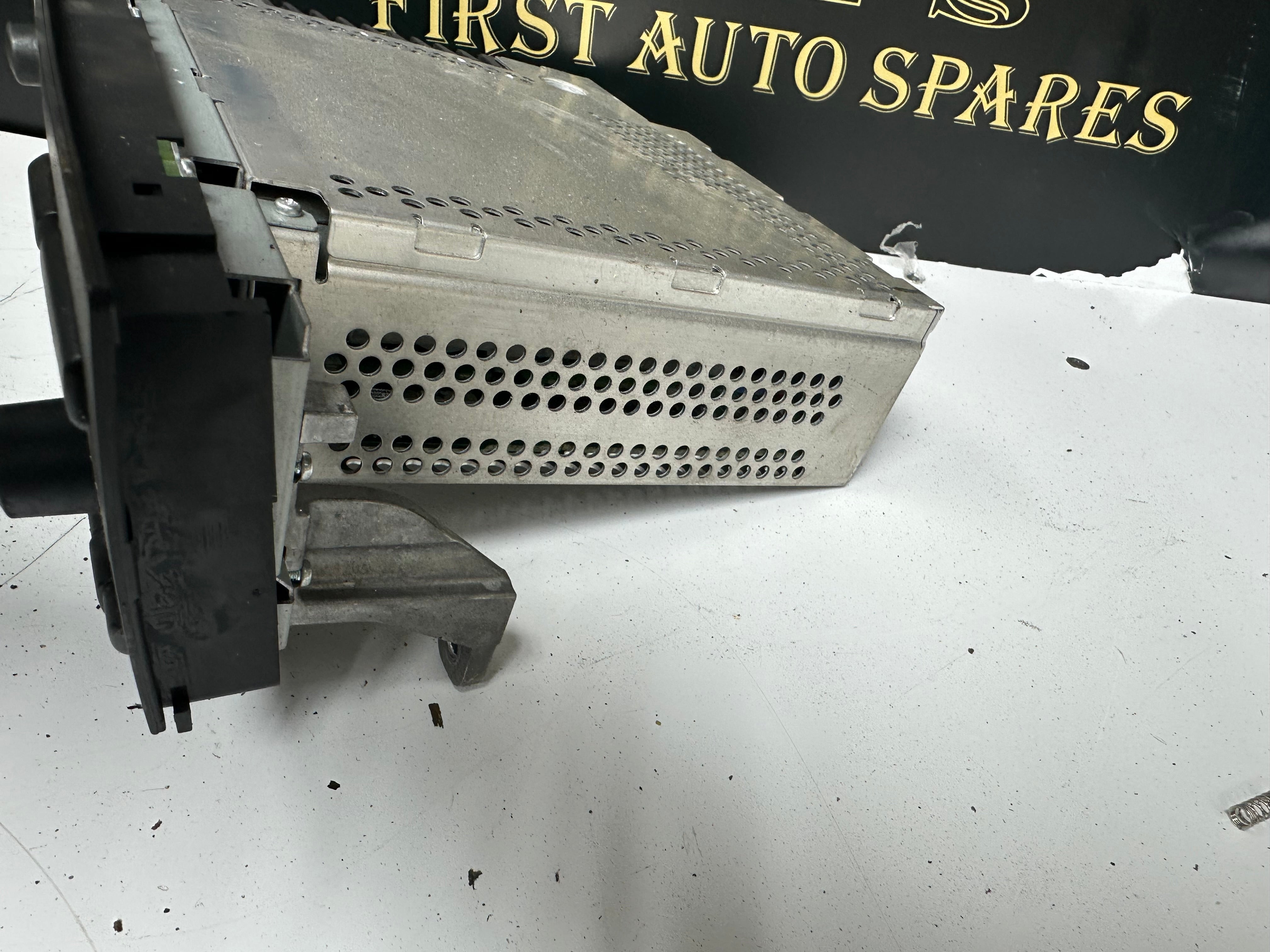 BMW E90 Radio Professional CD73 Player (65126983018)
(65.12-6 983 018)