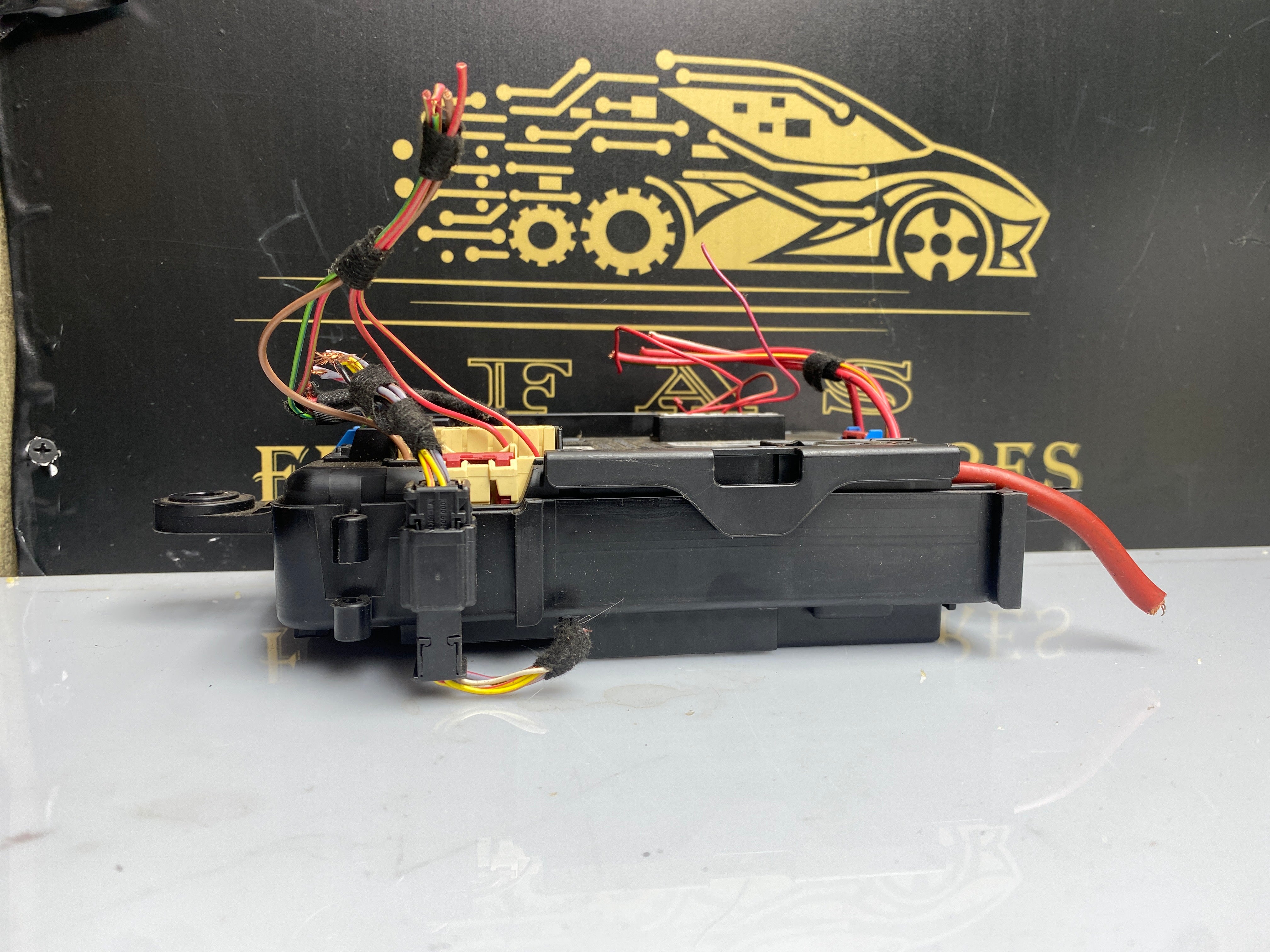 BMW F20/F22/F30 Rear Electric Fuse Box – 2011–2019 (9337880)