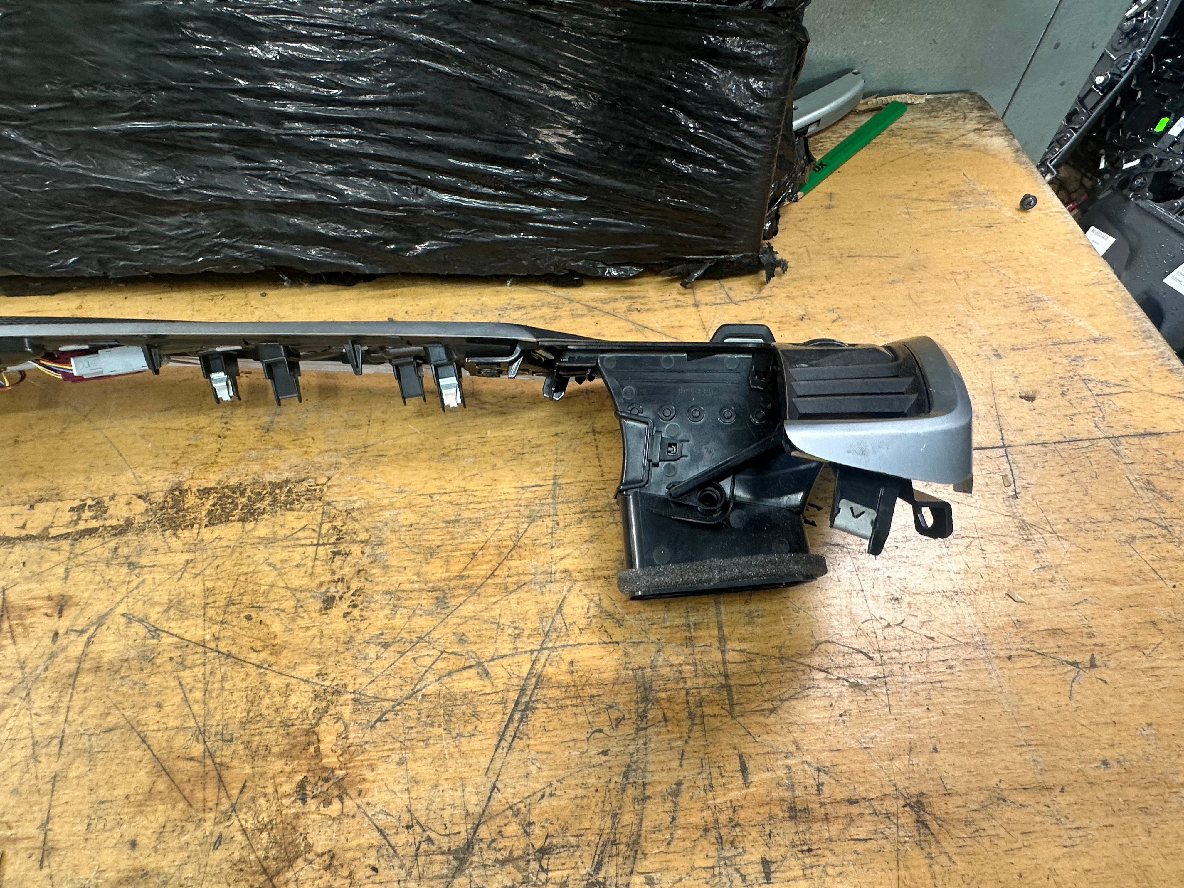 BMW X5 G05 Dashboard Centre Trim & Air Vents (8073203) (9458527)