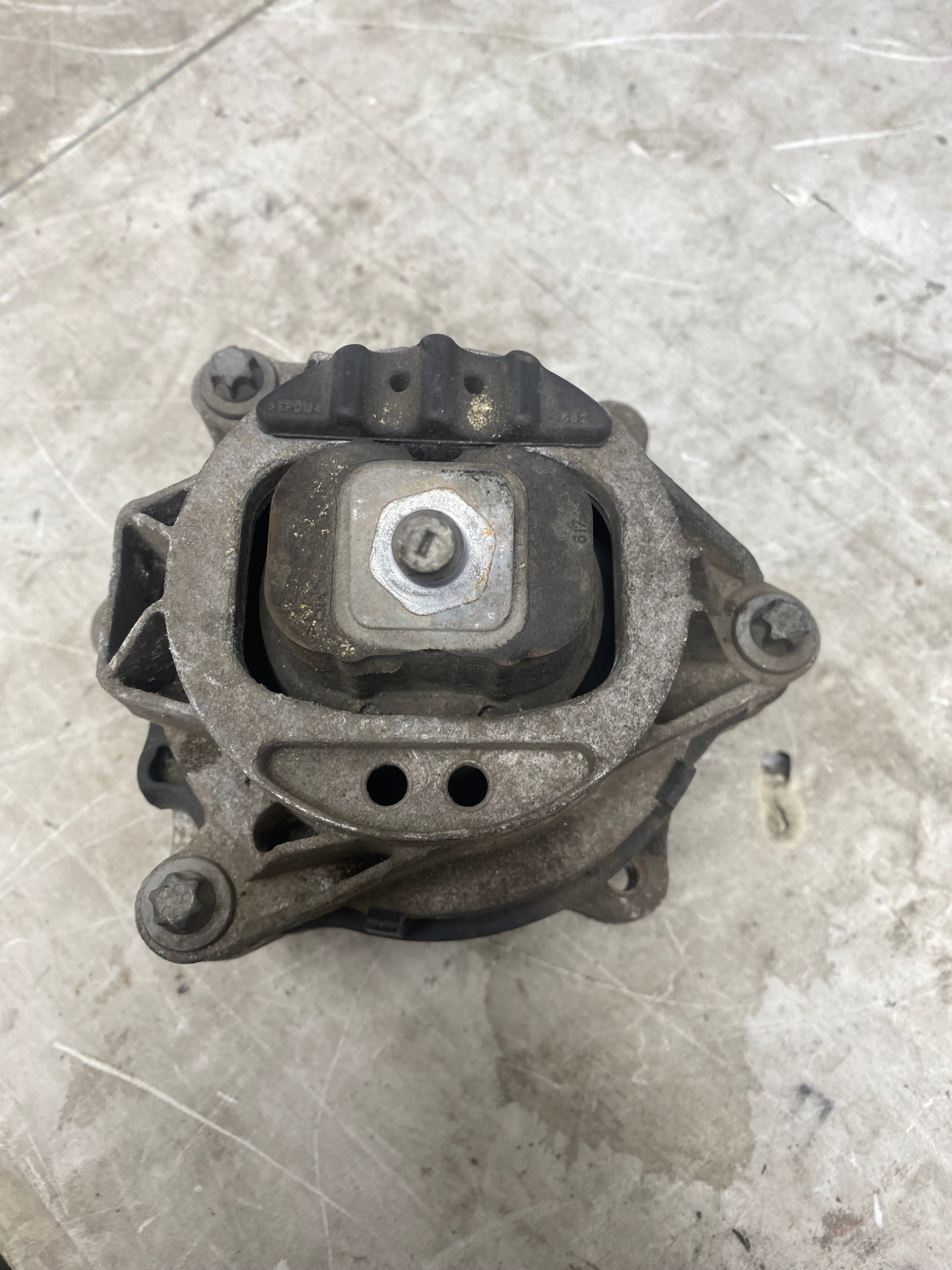 BMW 3 Series F30 330e 2.0 Hybrid Petrol Right Side Engine Mount 2016–2018 (6865470-01)