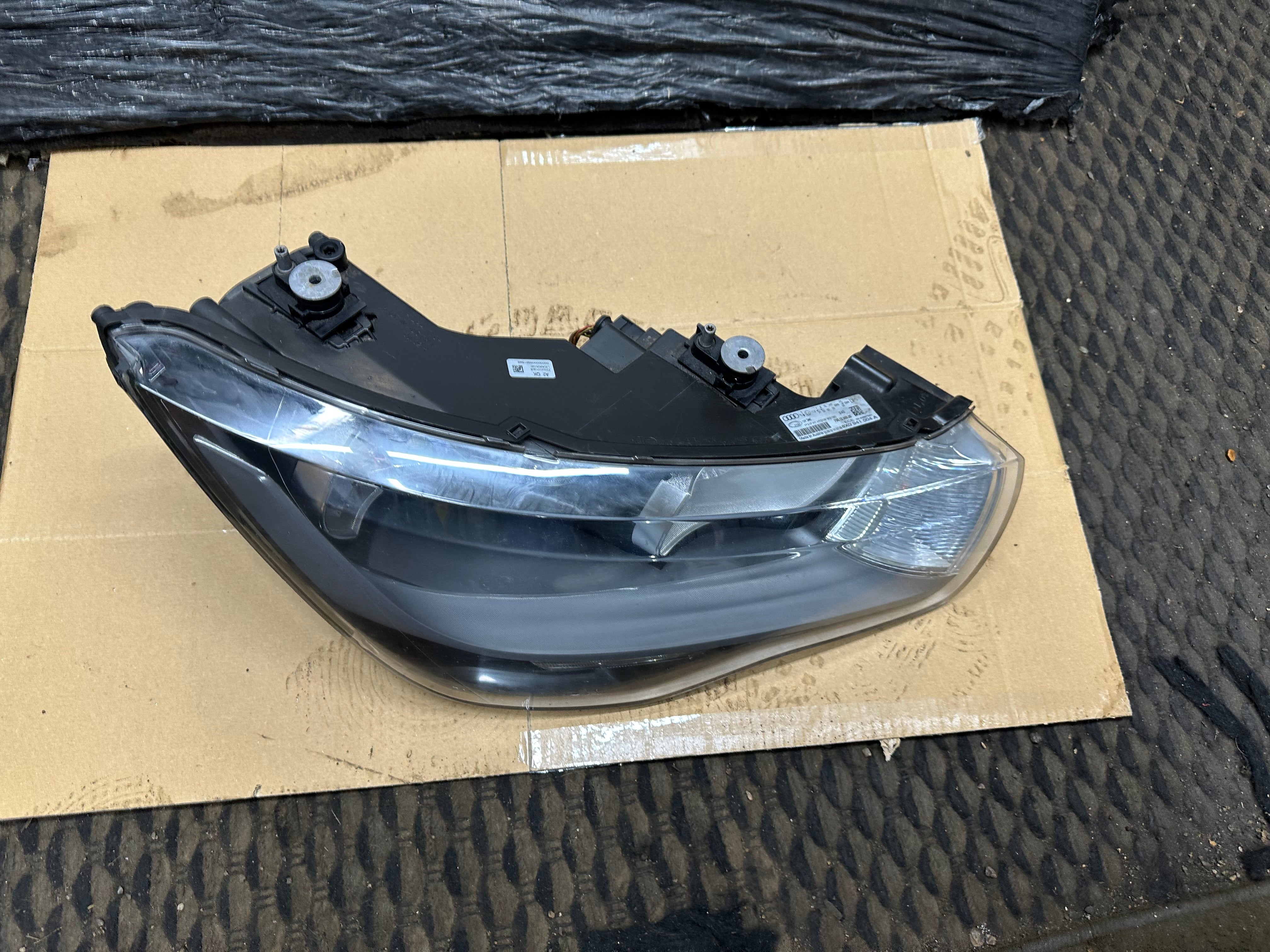 Audi A1 8X 2010–2015 Pre-Facelift Right Driver’s Side Headlight (8X0941004A)