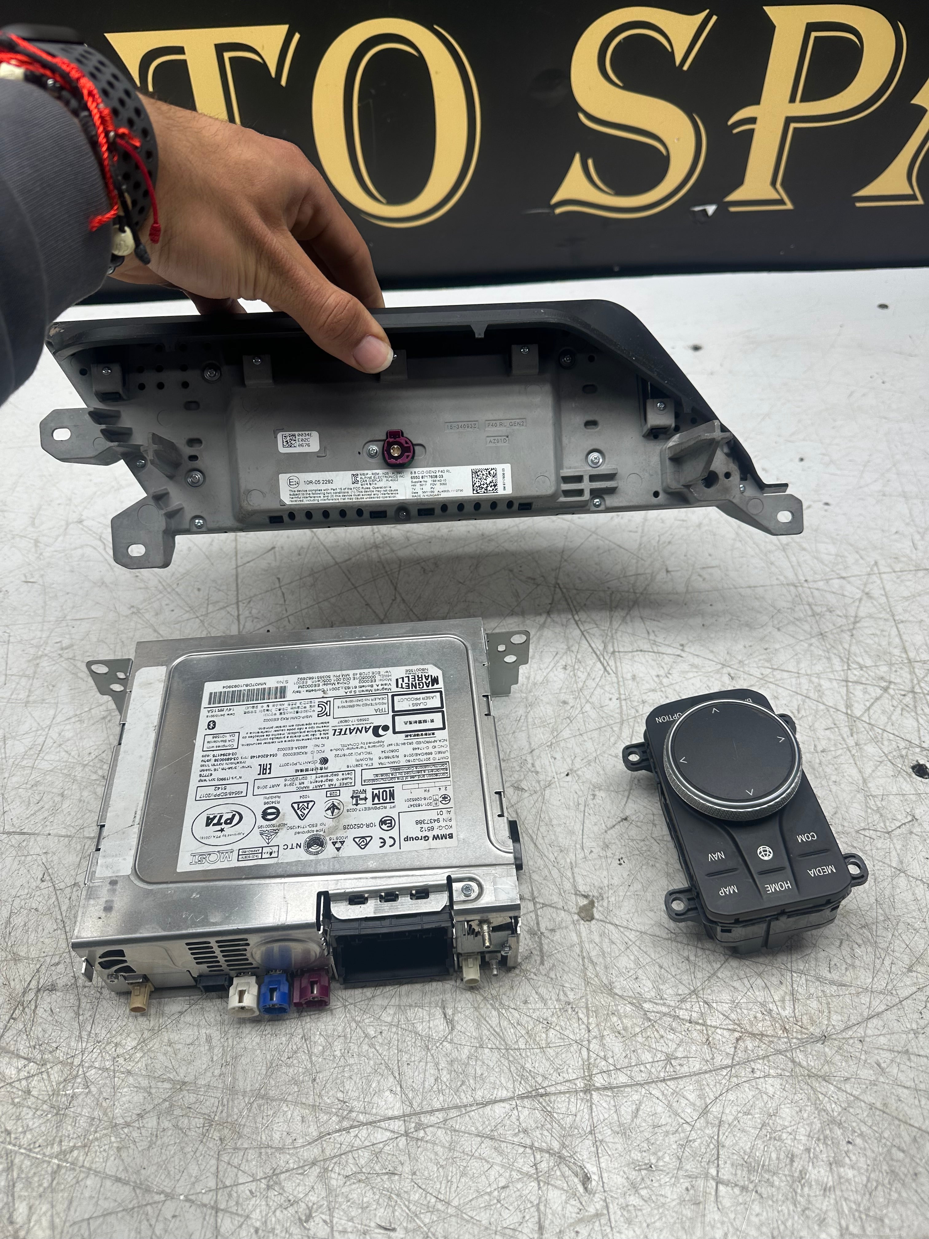 BMW 1 Series F40 Display Screen / Control Unit 9826391 / 5A12F41 / 9437388