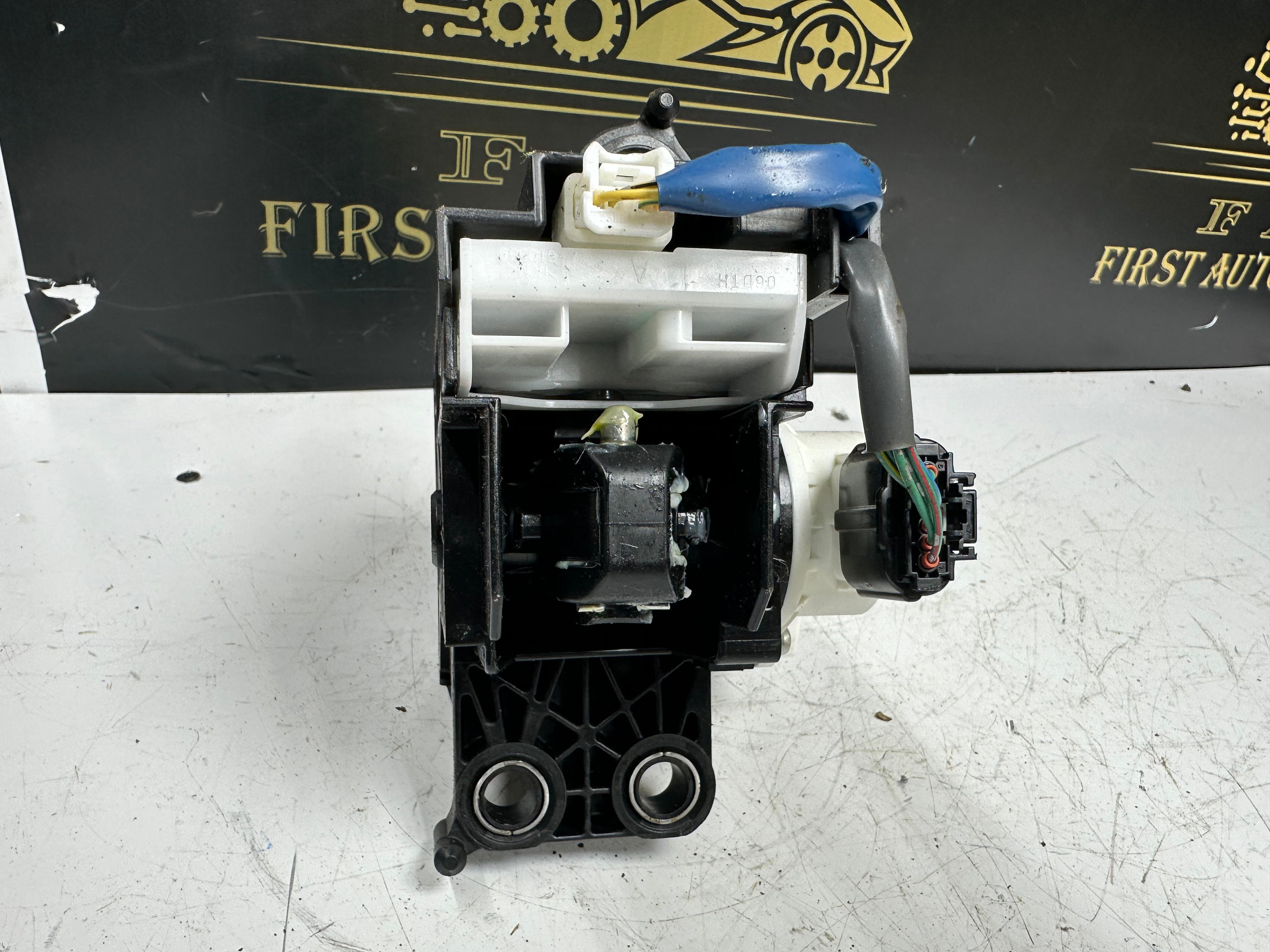 Toyota Auris 2015 Automatic Gear Selector (75C582-RHD) (>PA66-GF3<) (75G187)