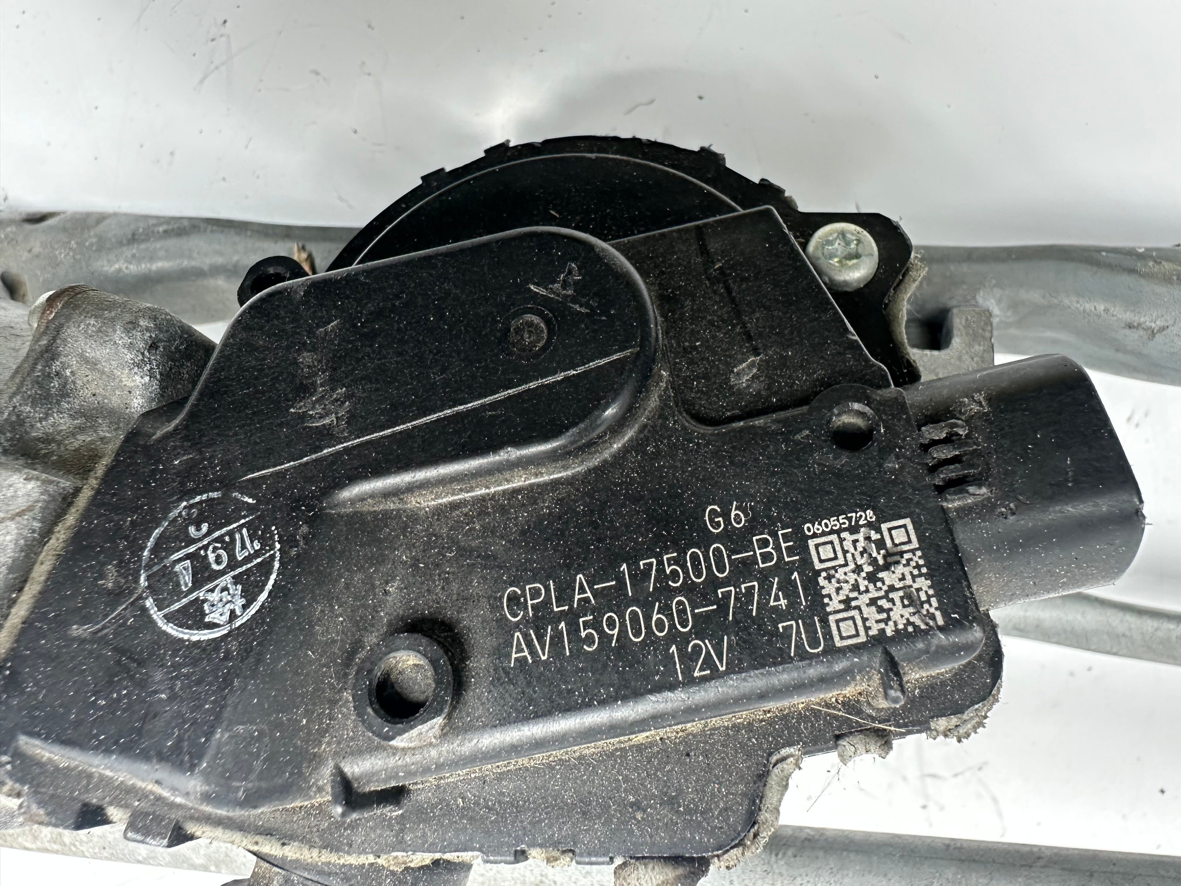 Range Rover Sport L494 Front Wiper Motor & Linkage (CPLA-17500-BE, AV159060-7741)