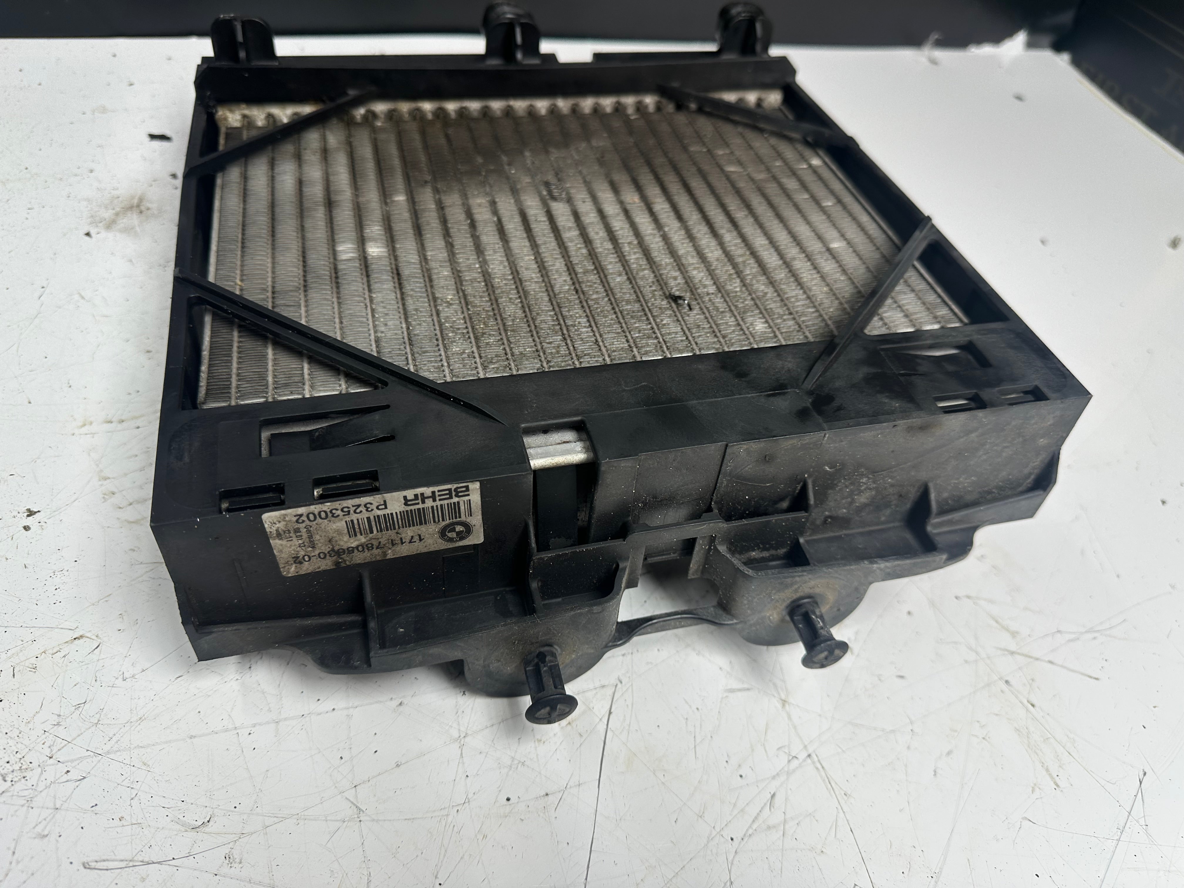 BMW F10 F01 N55 Auxiliary Water Cooler Radiator (1711 7806190-03)