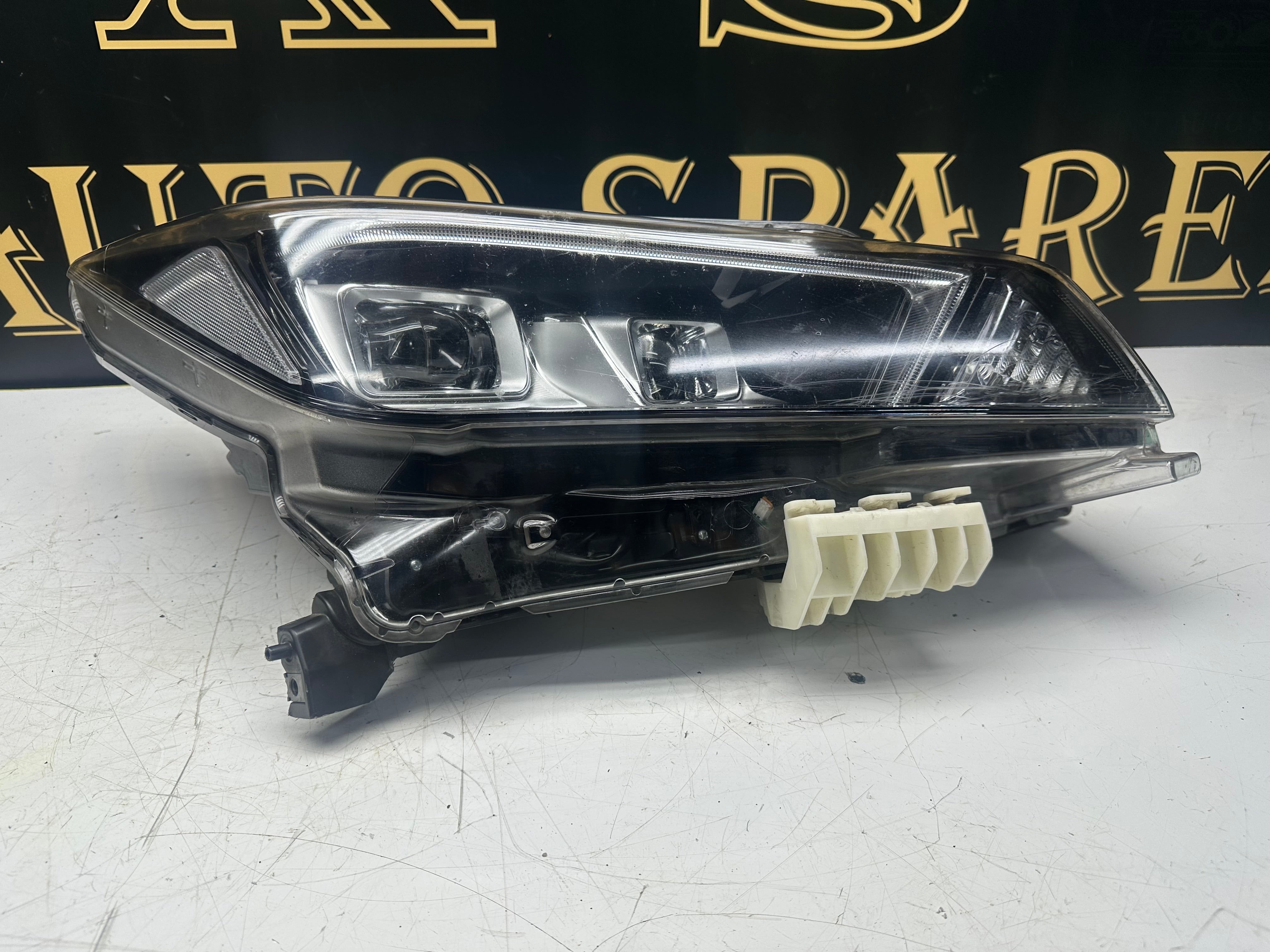 Nissan Leaf MK2 2018 Right Headlight (26010 5SJ5A)