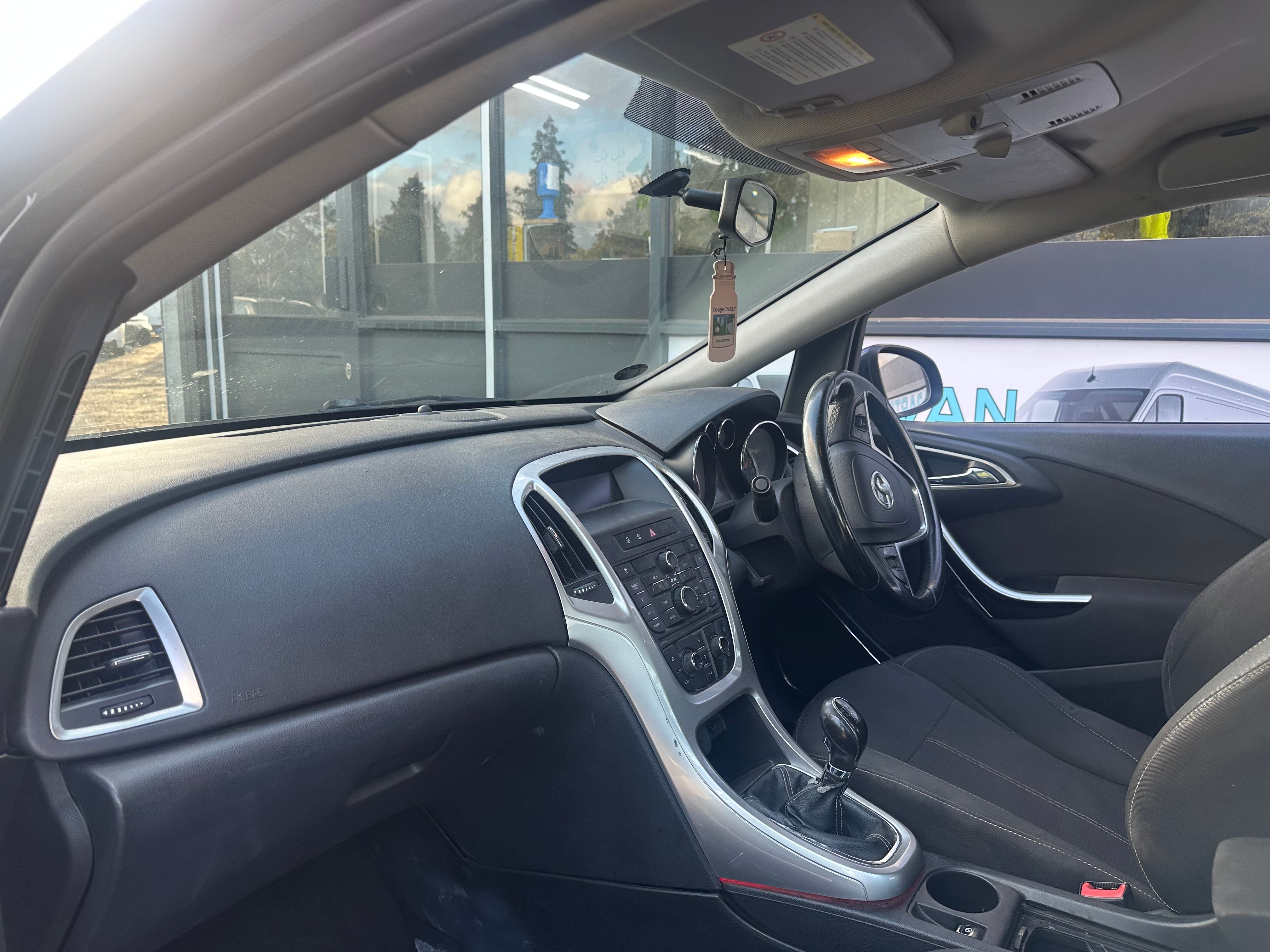 Vauxhall Astra SRi CDTi 2010 For Parts or Full Vehicle Sale (Price For A Wheel Nut Only)