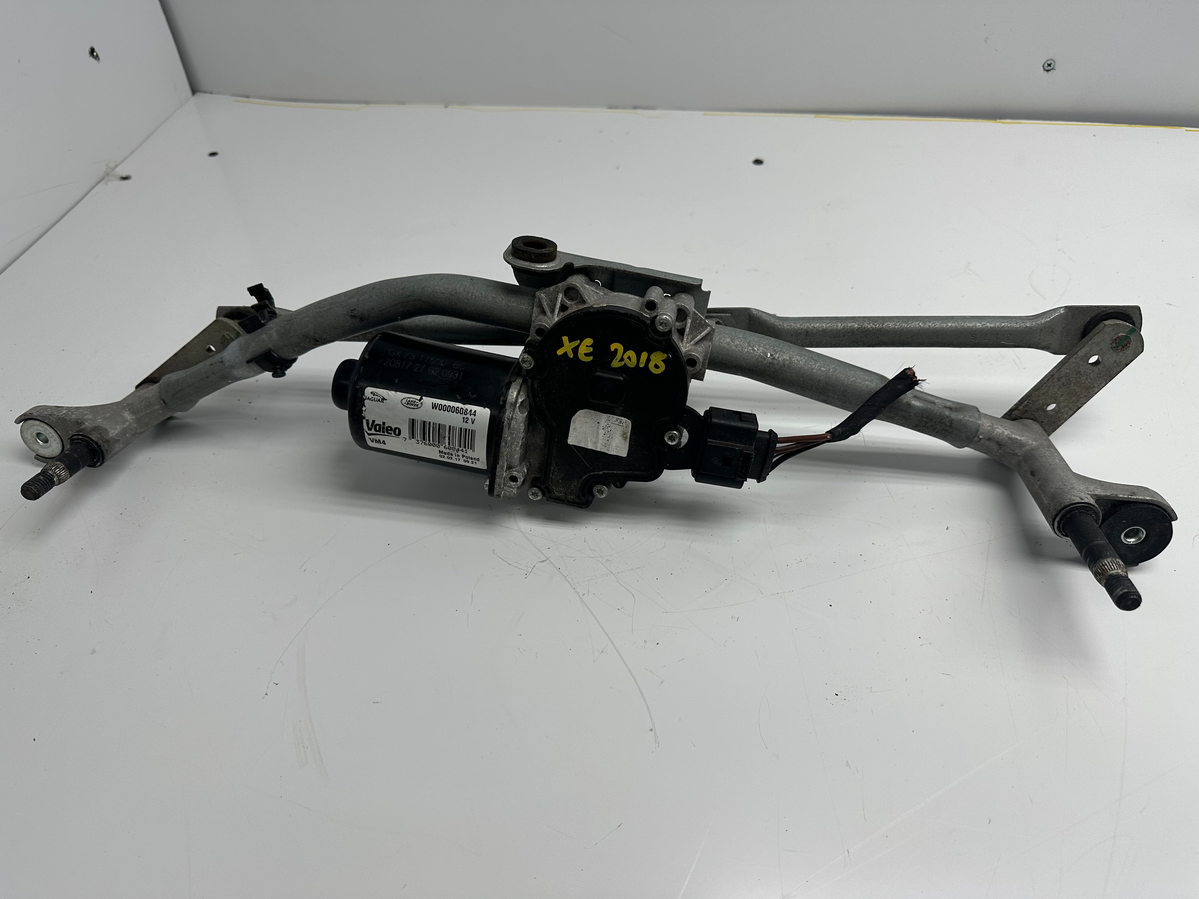 Jaguar XE X760 Front Windscreen Wiper Motor & Linkage (GX73-17500-BC)