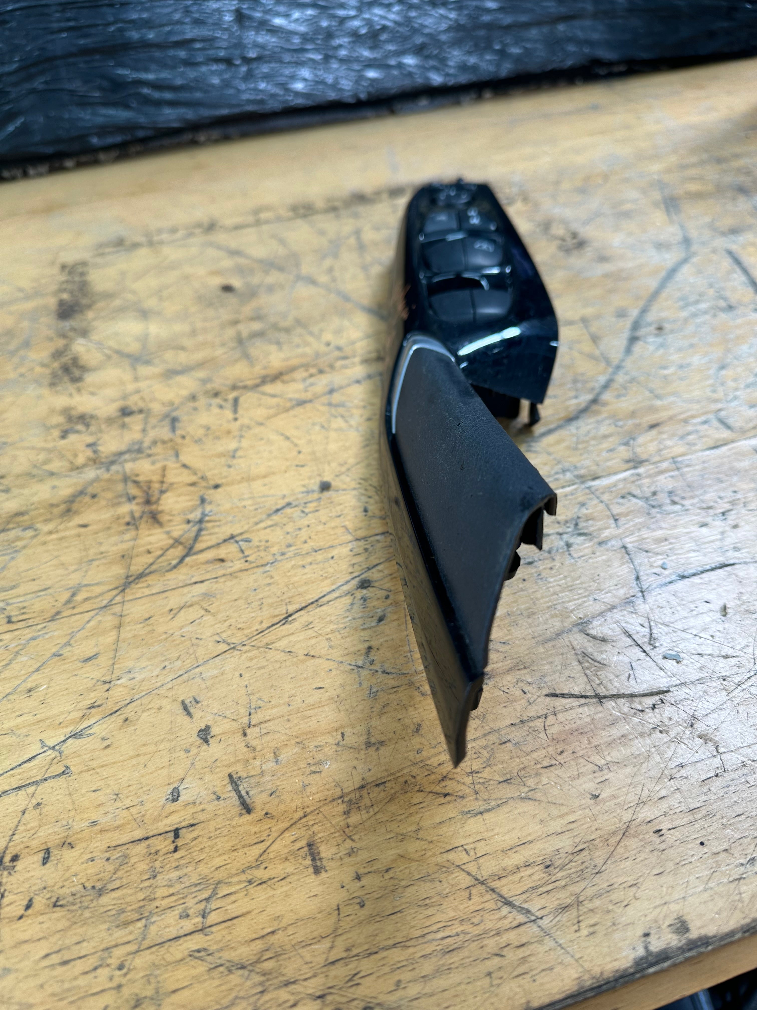 Nissan Qashqai 2019 Front Right Driver’s Electric Window Switch (220117SN1)