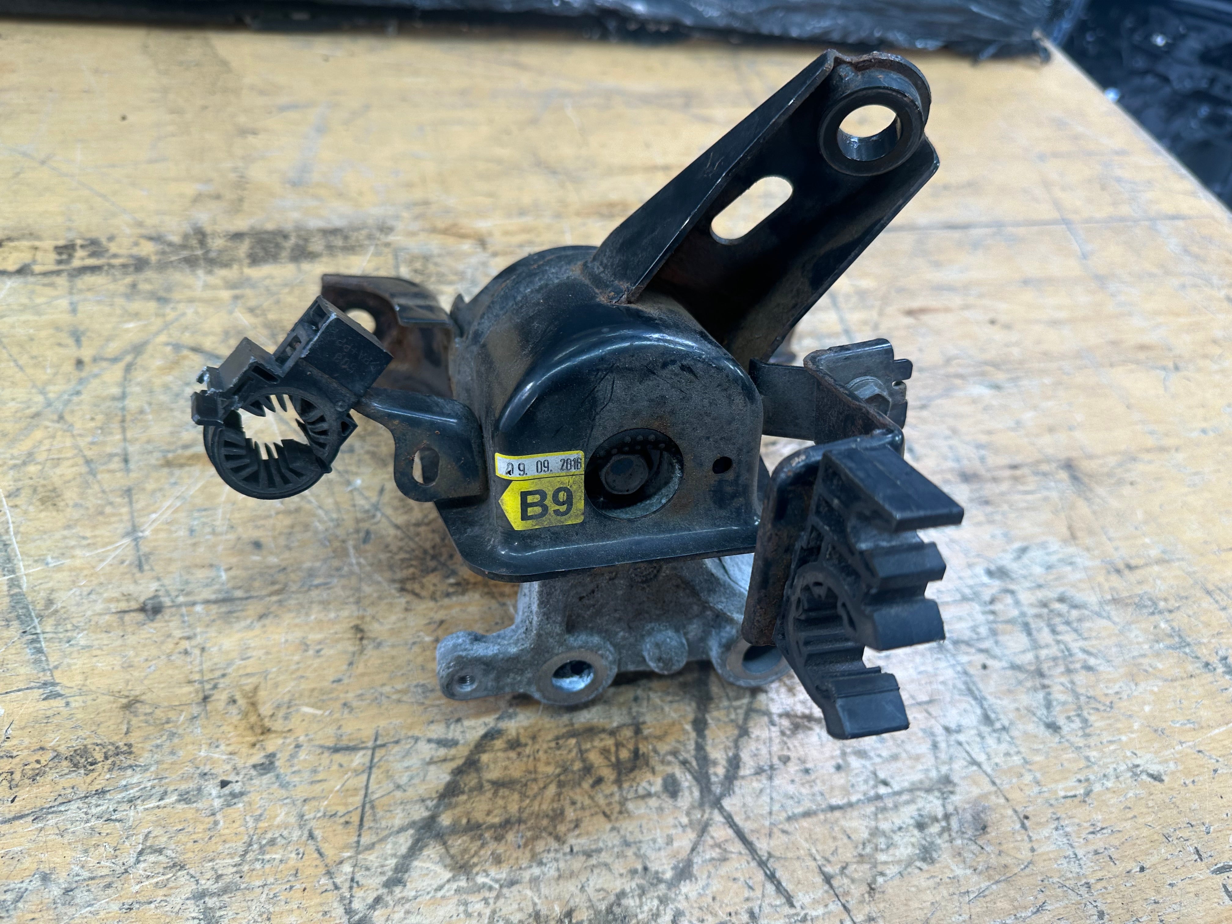 Toyota Auris 2016 Hybrid Engine Support Mount