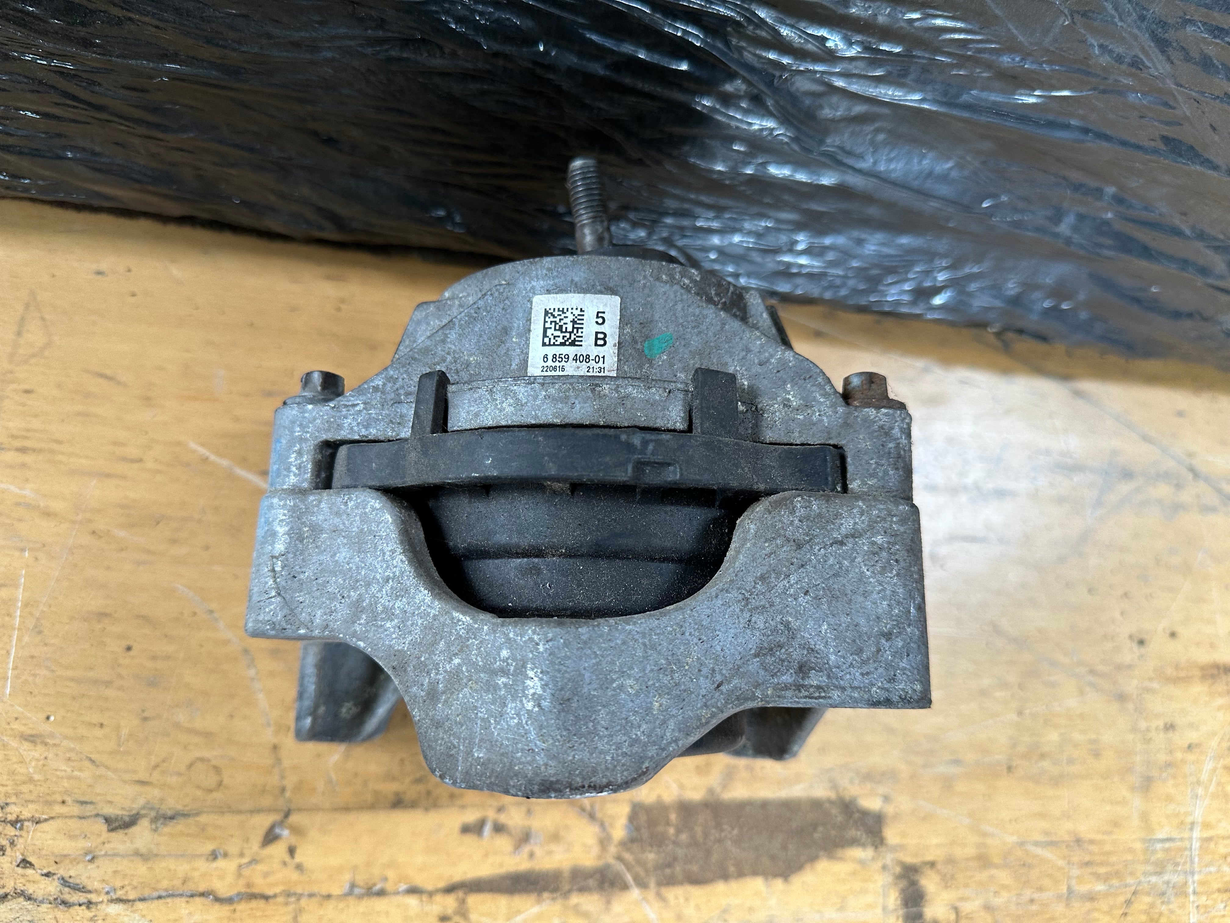 BMW 1 Series F21 2015 Right Engine Mounting (6859408-01)