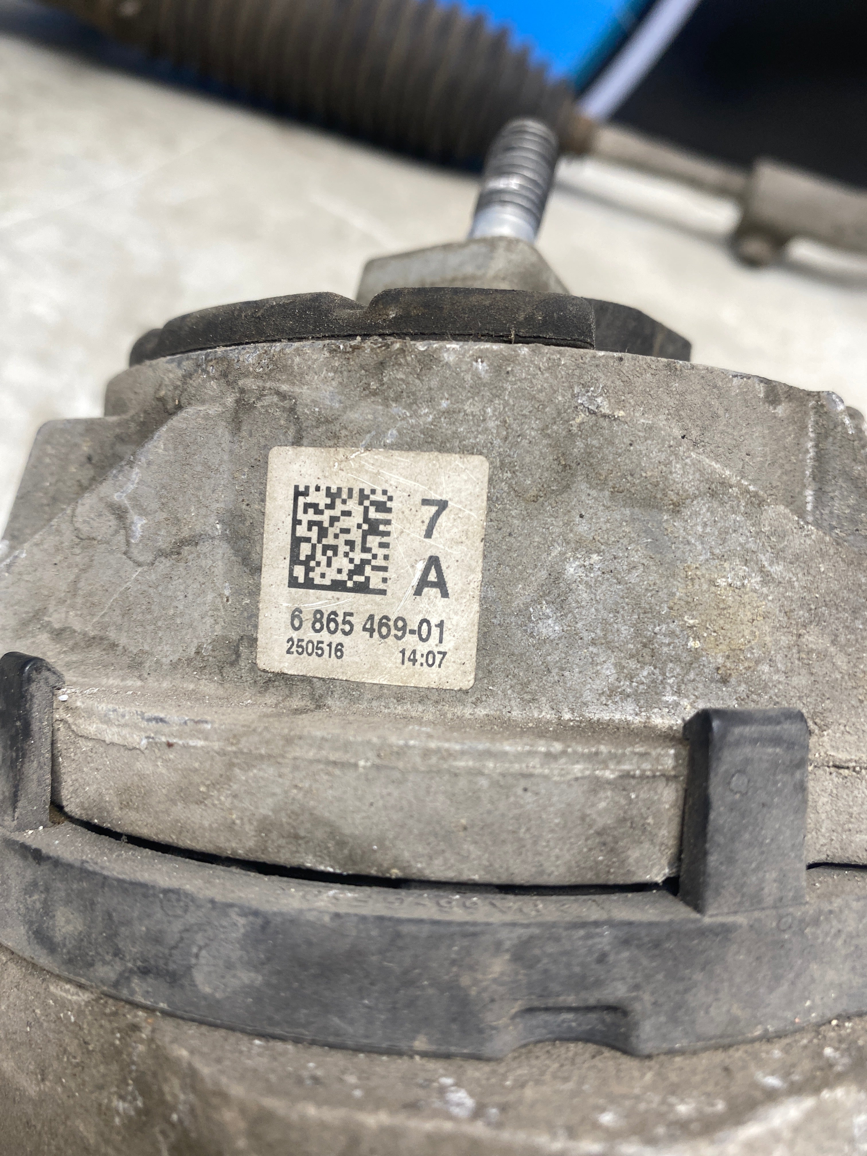 BMW 3 Series F30 330e 2.0 Hybrid Petrol Left Side Engine Mount 2016–2018 (6865469-01)
