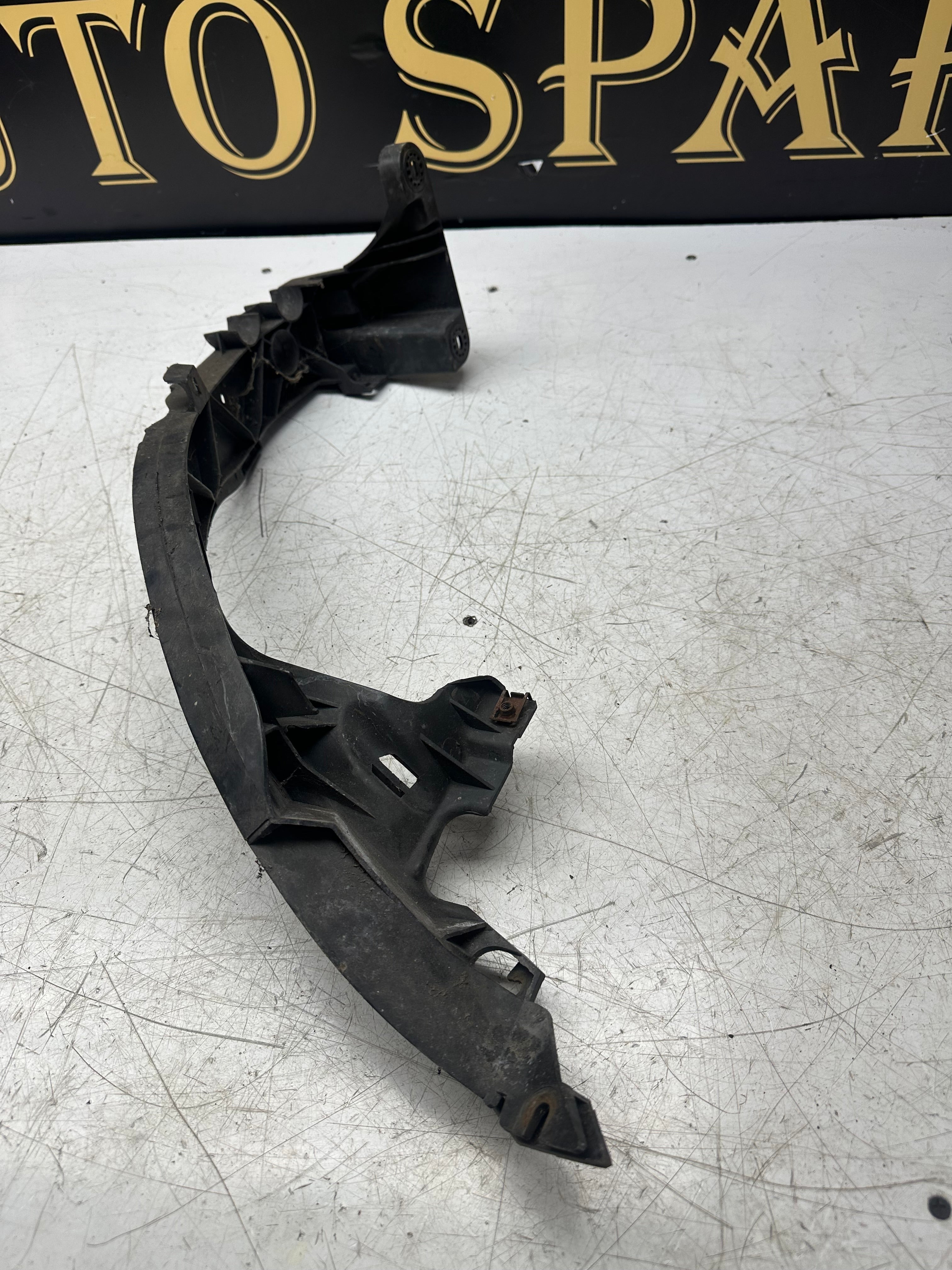 BMW 1 Series F20/F21 Right Driver Side Headlight Bracket / Holder (2011–2019)(7120824 / 5164-7120824)