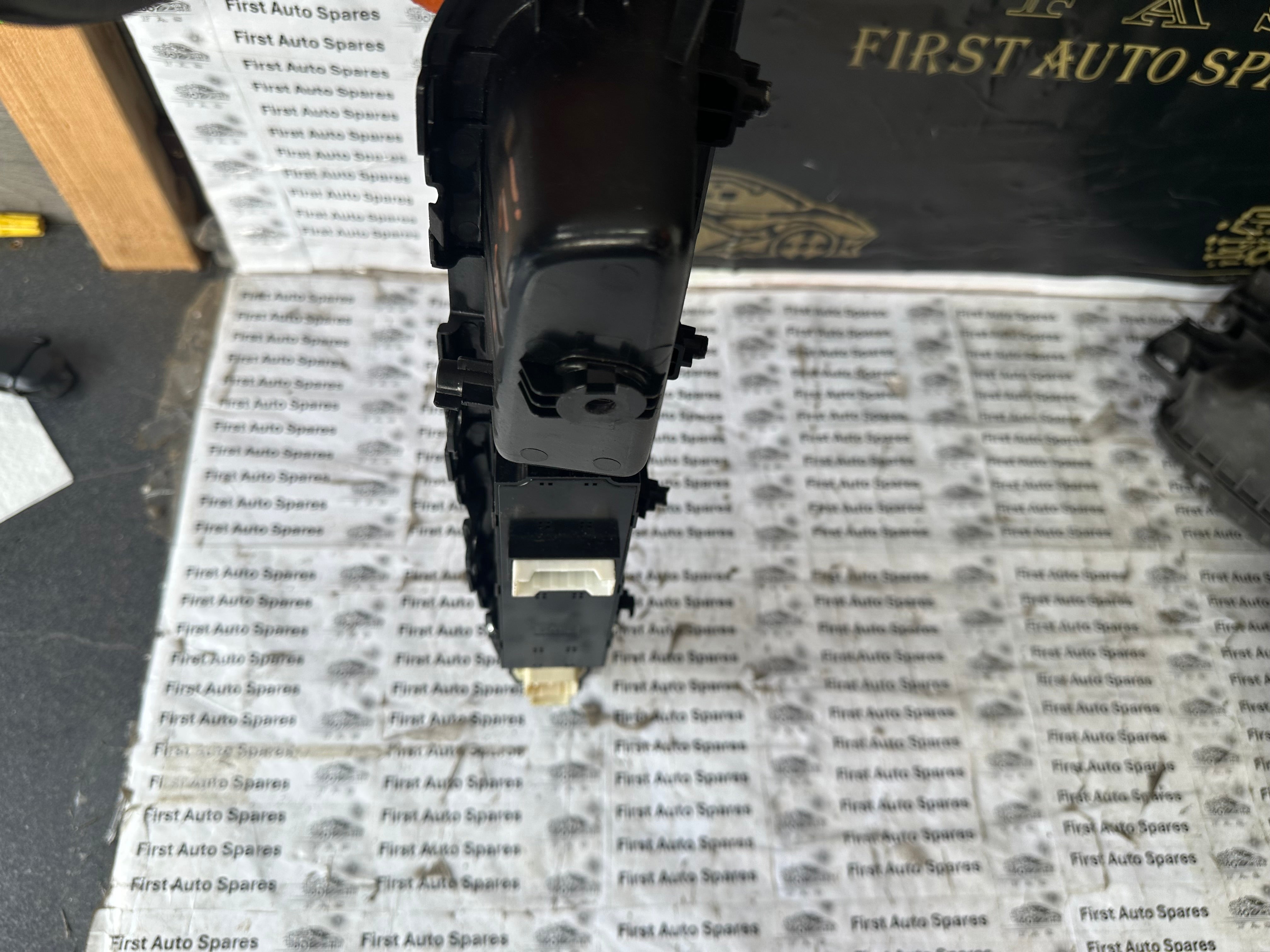 Hyundai i10 Drivers Window Switch Control 2016 (82740-B9030) (299122841)