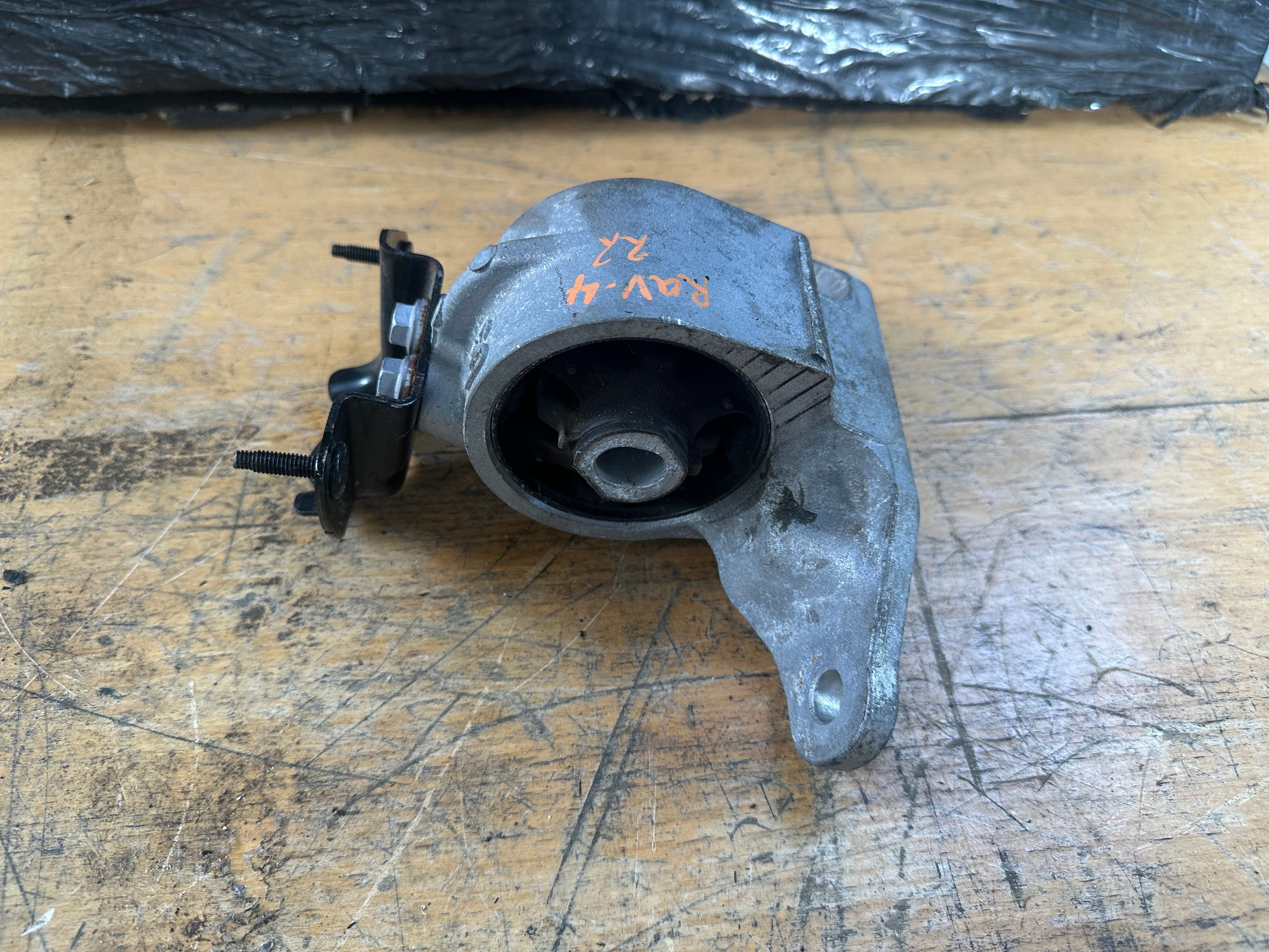 Toyota RAV4 Dynamic 2018–2022 2.5 Hybrid Left N/S Passenger Engine Mount