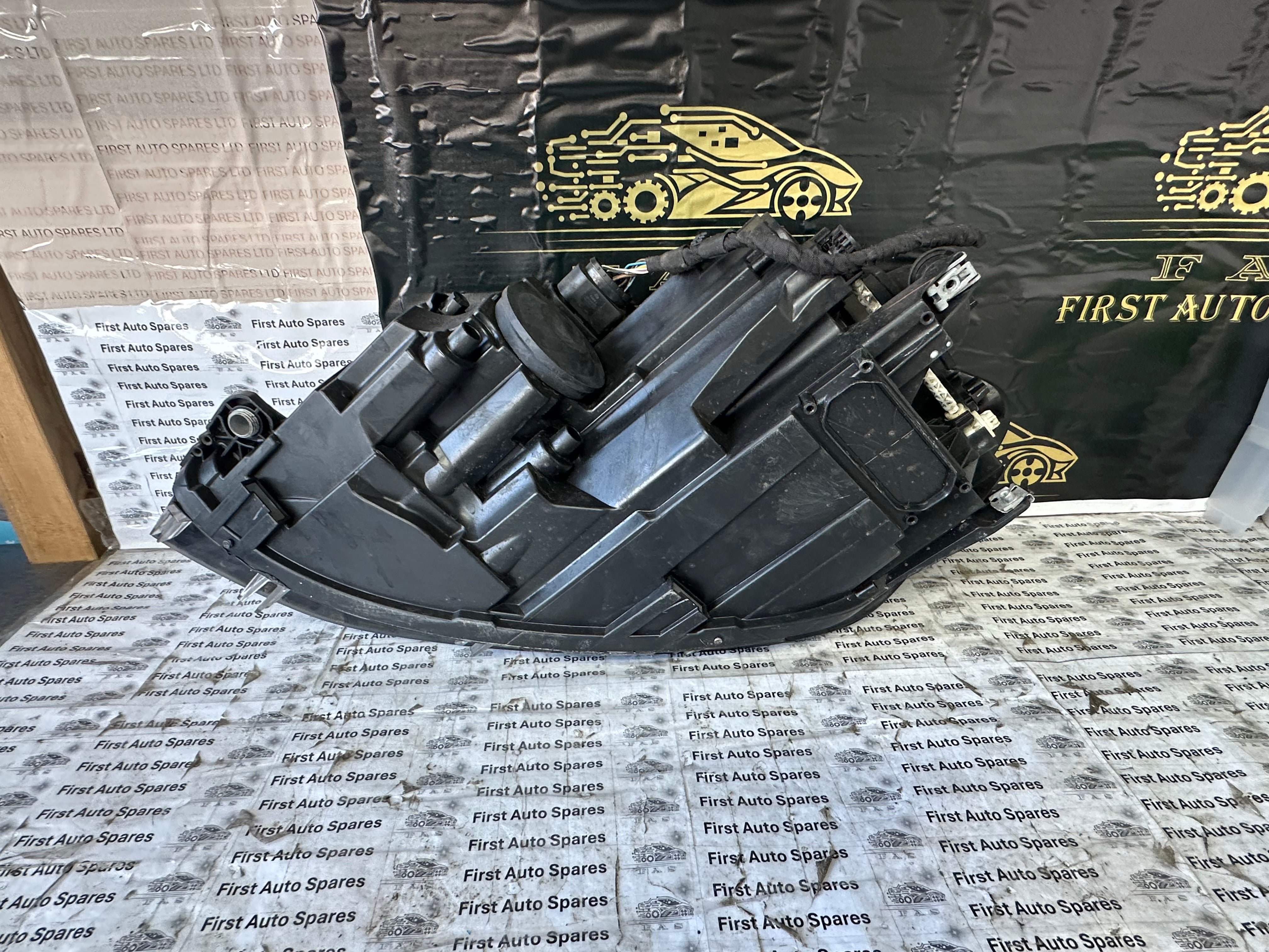 Volkswagen Golf MK7.5 (2013–2017) Right O/S Driver’s Halogen Headlight