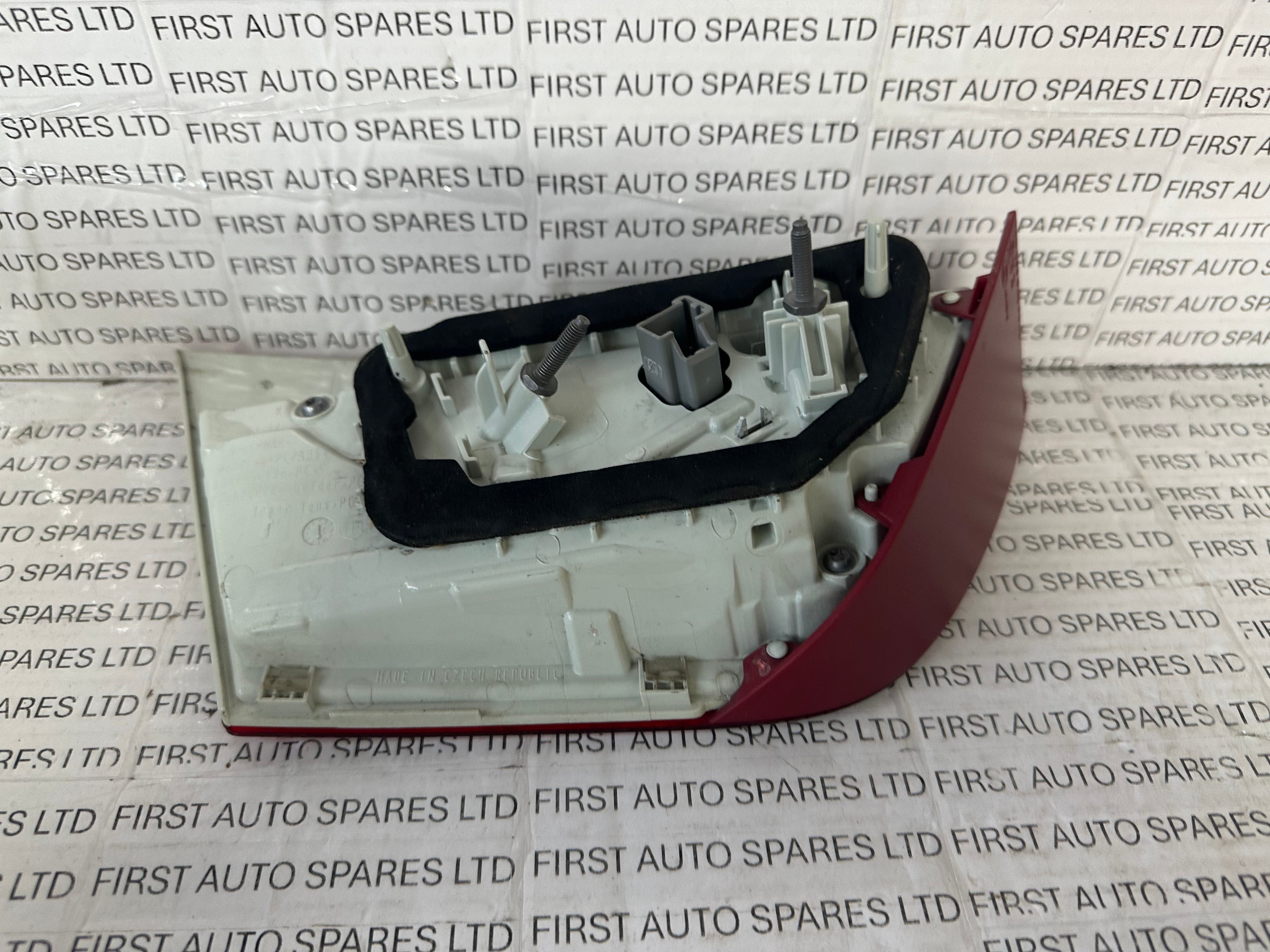 Jaguar XE 2018 Right Rear Tail Light (197 339-02)