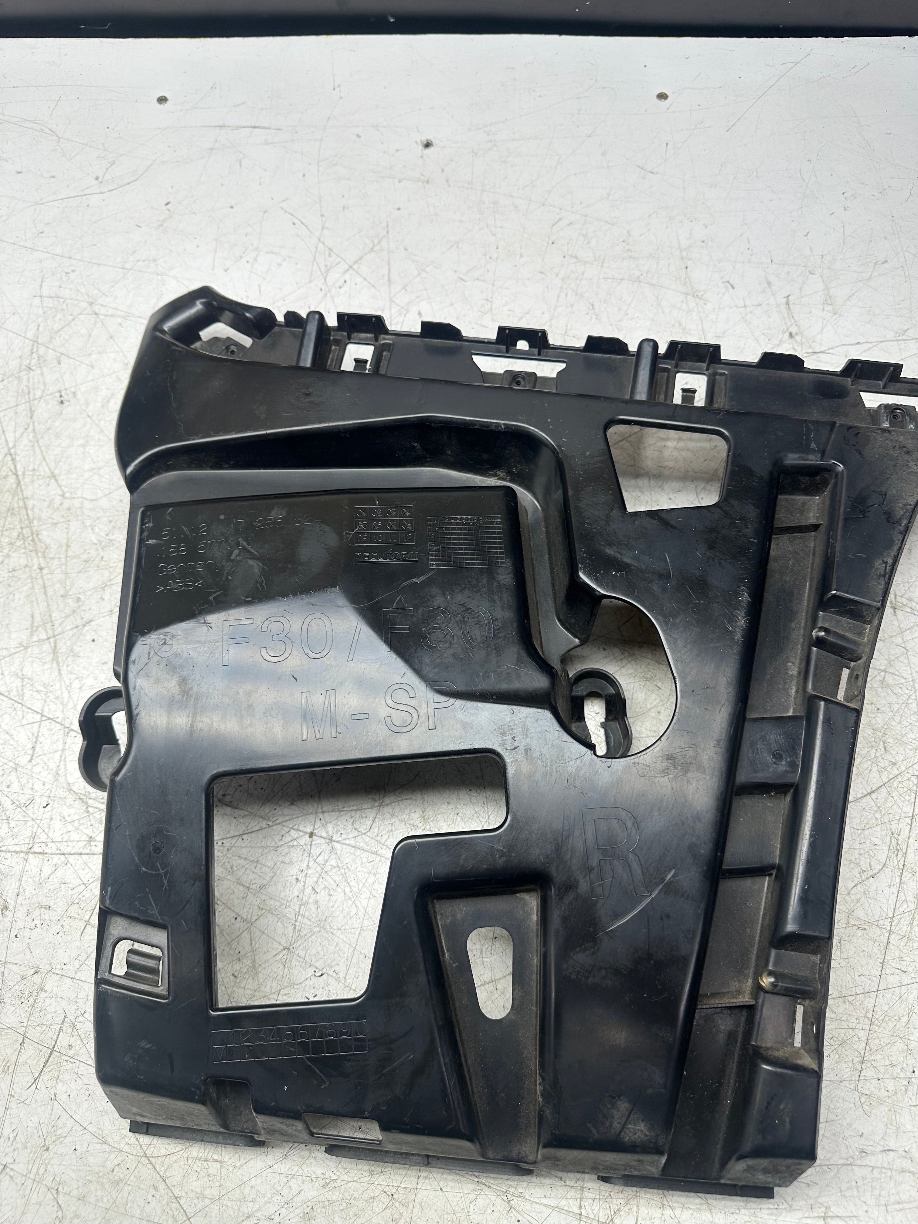 BMW 3 Series F30 Rear Right Bumper Bracket / Guide (2011–2019)(7256924)