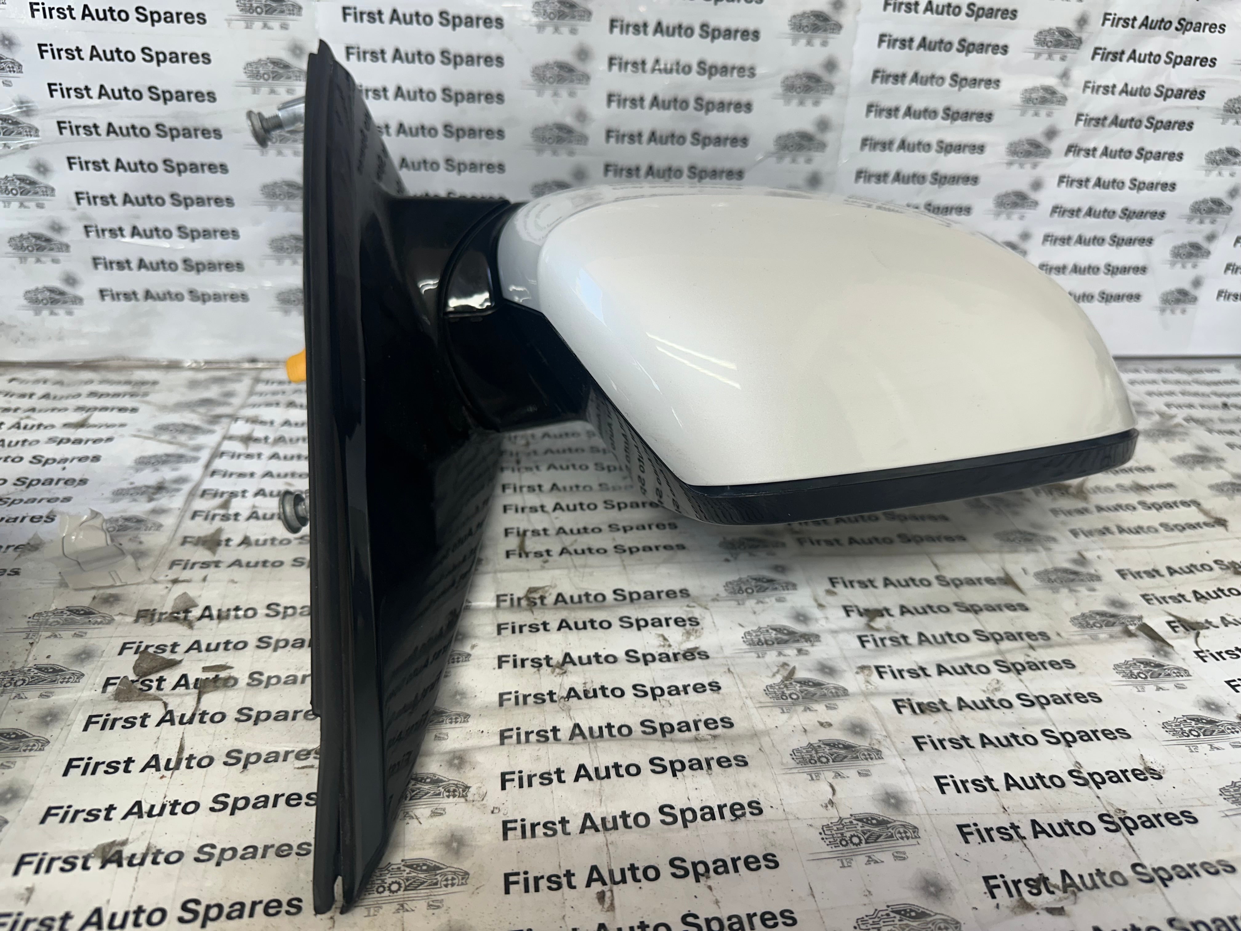 BMW X5 F15 White Right Wing Mirror 5 Pin Power Folding (698002AA)