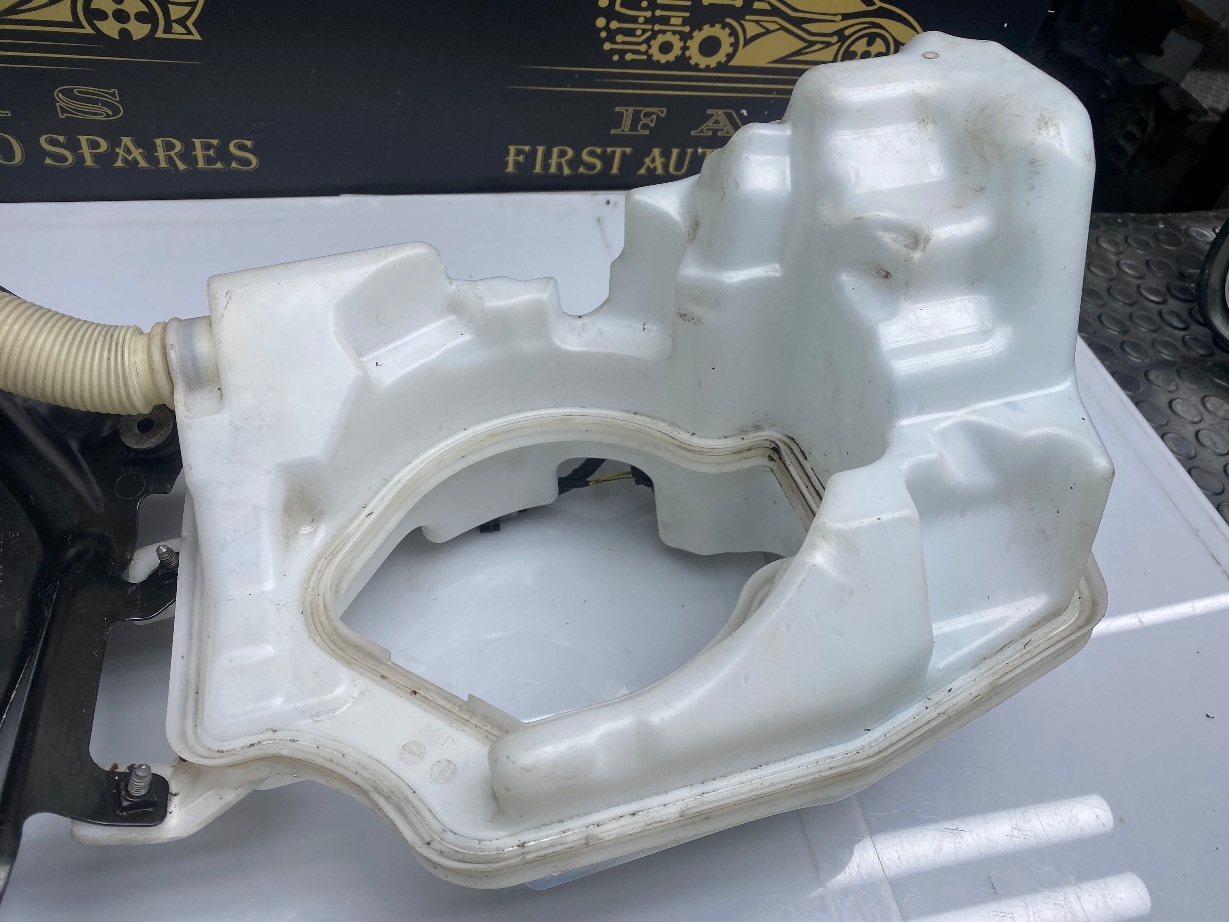 MINI Clubman F54 MK2 Windscreen Washer Bottle Fluid Tank Reservoir – 2015–2024
