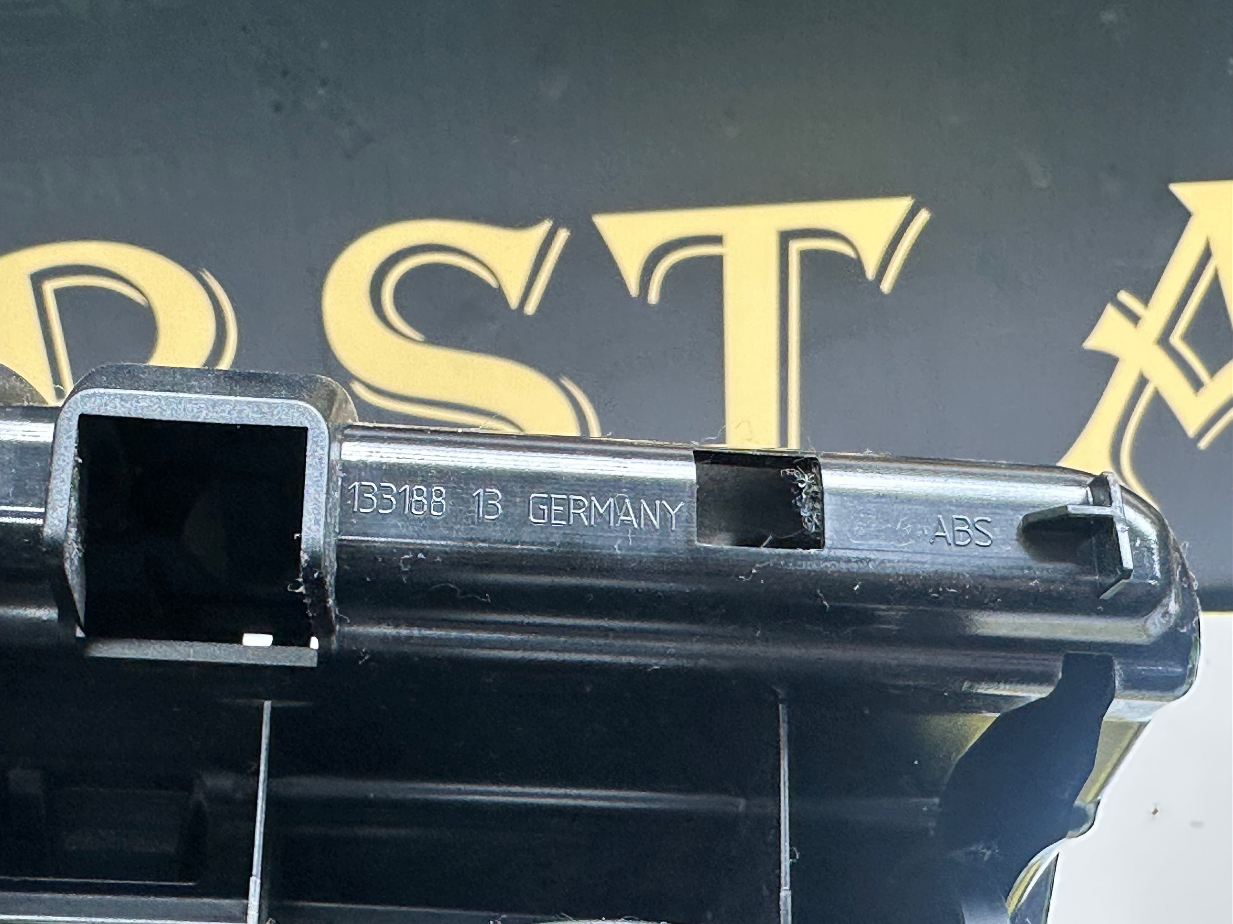 BMW 6 Series F12 Cup Holder & Facia (9197227) (B0701277) (6131 9202951/02)