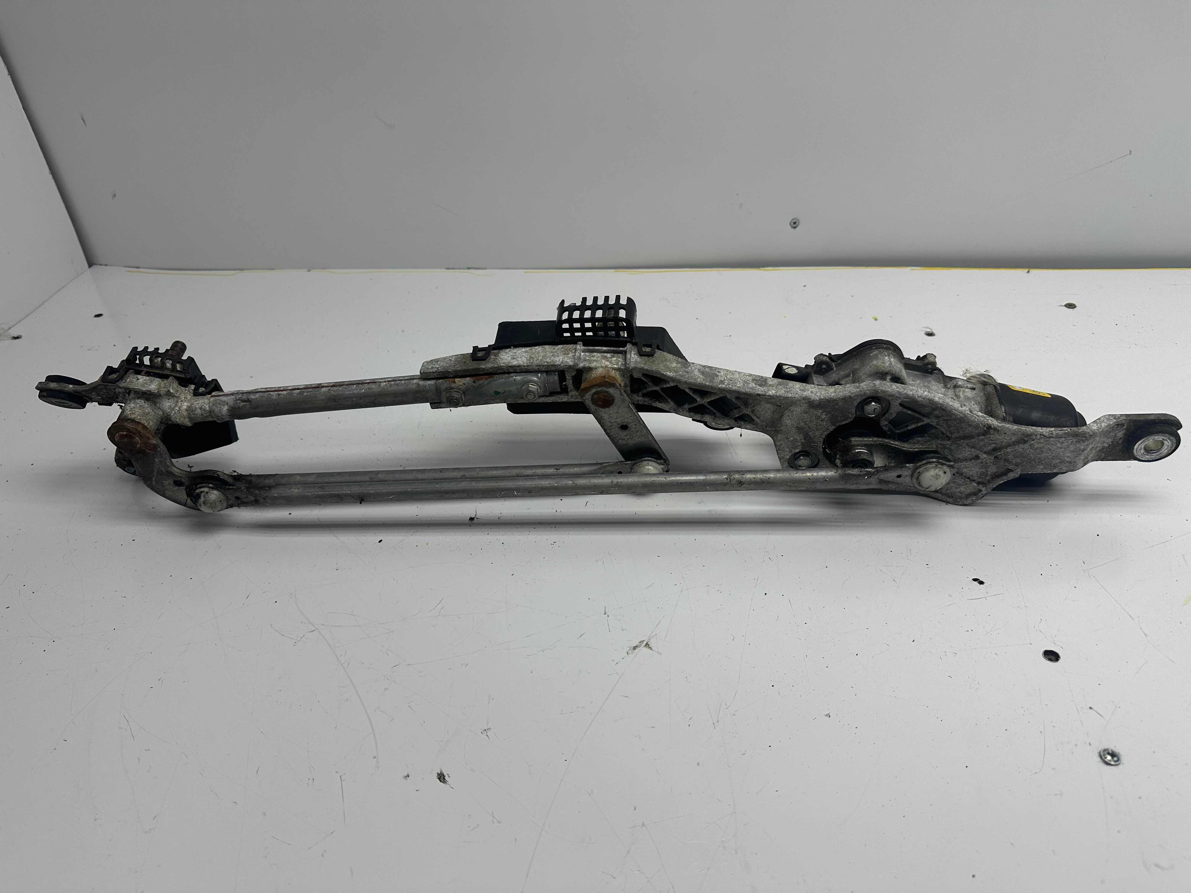 Mazda 2 2009 Front Wiper Motor & Linkage (DF80 9602B-092)