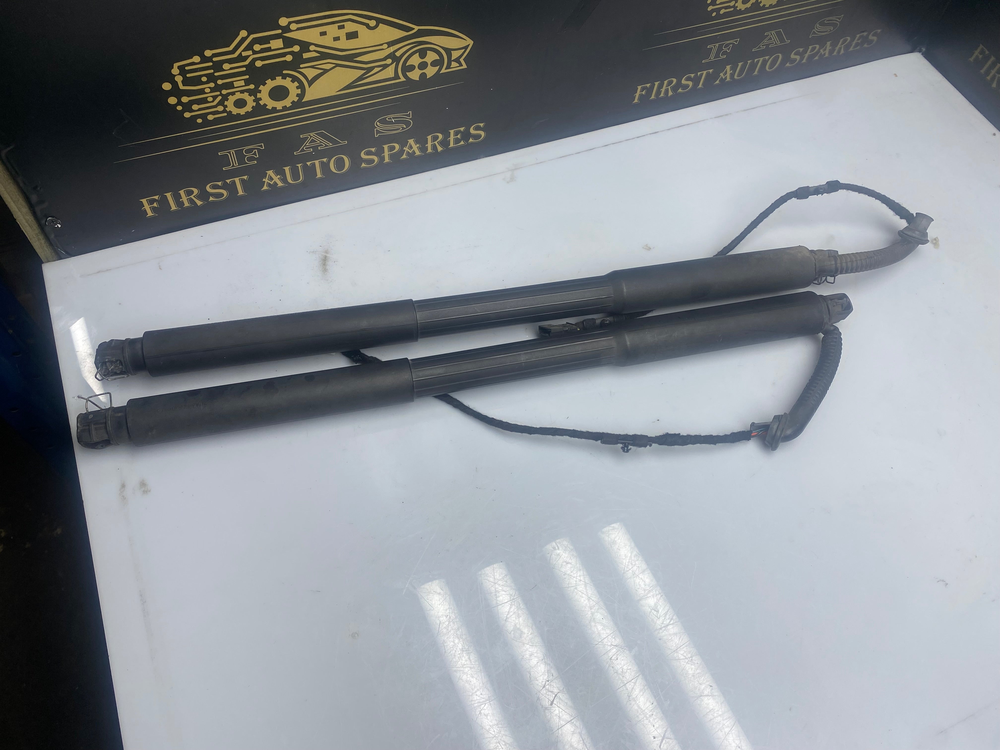 BMW 3 Series F31 Touring Tailgate Gas Strut Set – 2012–2019 (7263156-08 / 7263155-08)